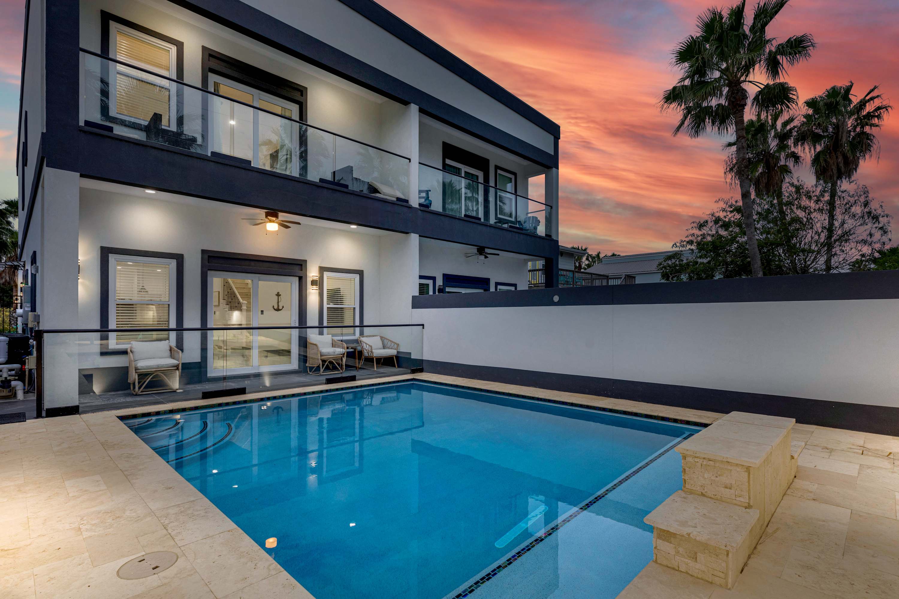 Upstay Island Retreat w Private Pool Bay View