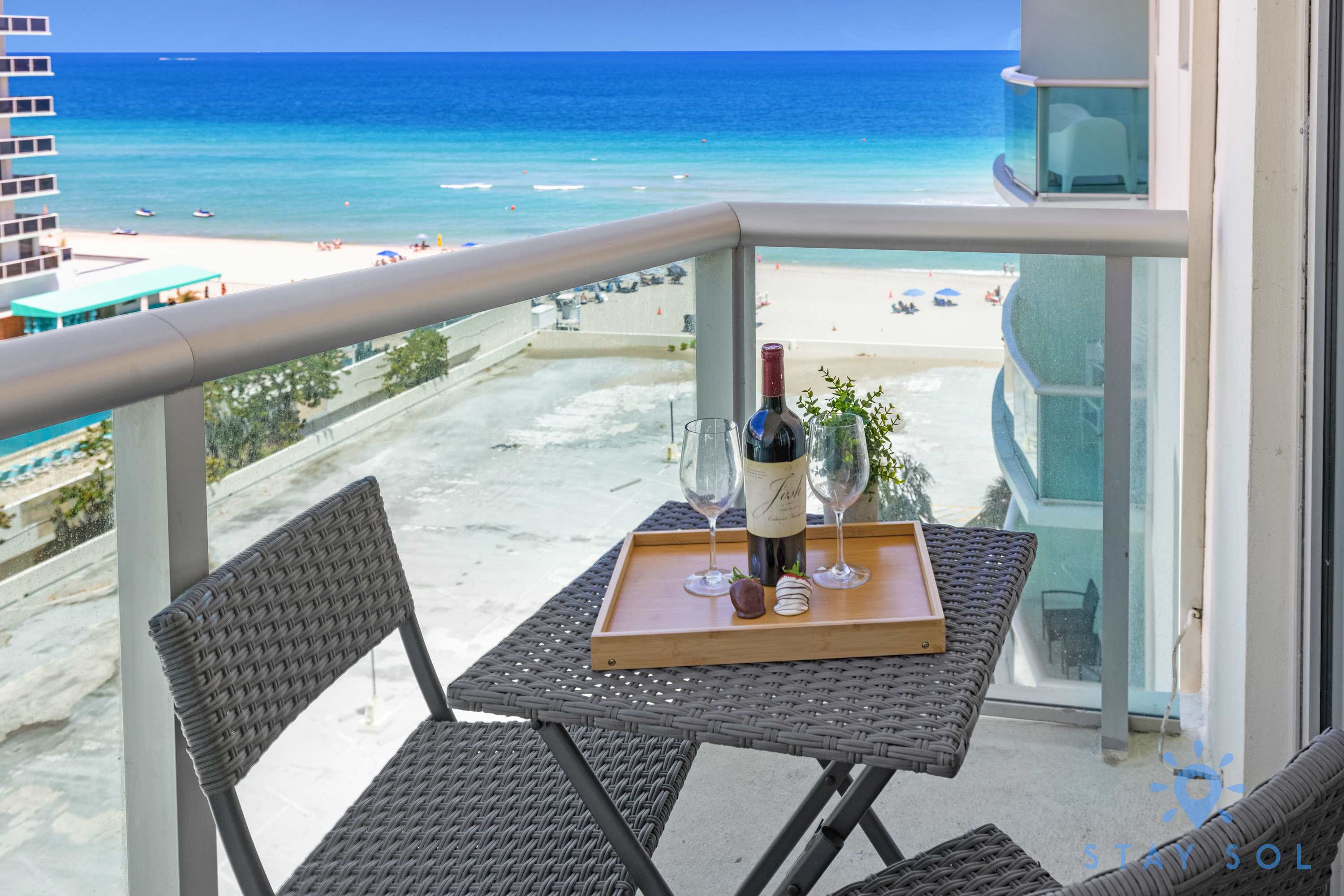 Best Stay - Stunning View Apt • Balcony & Pool