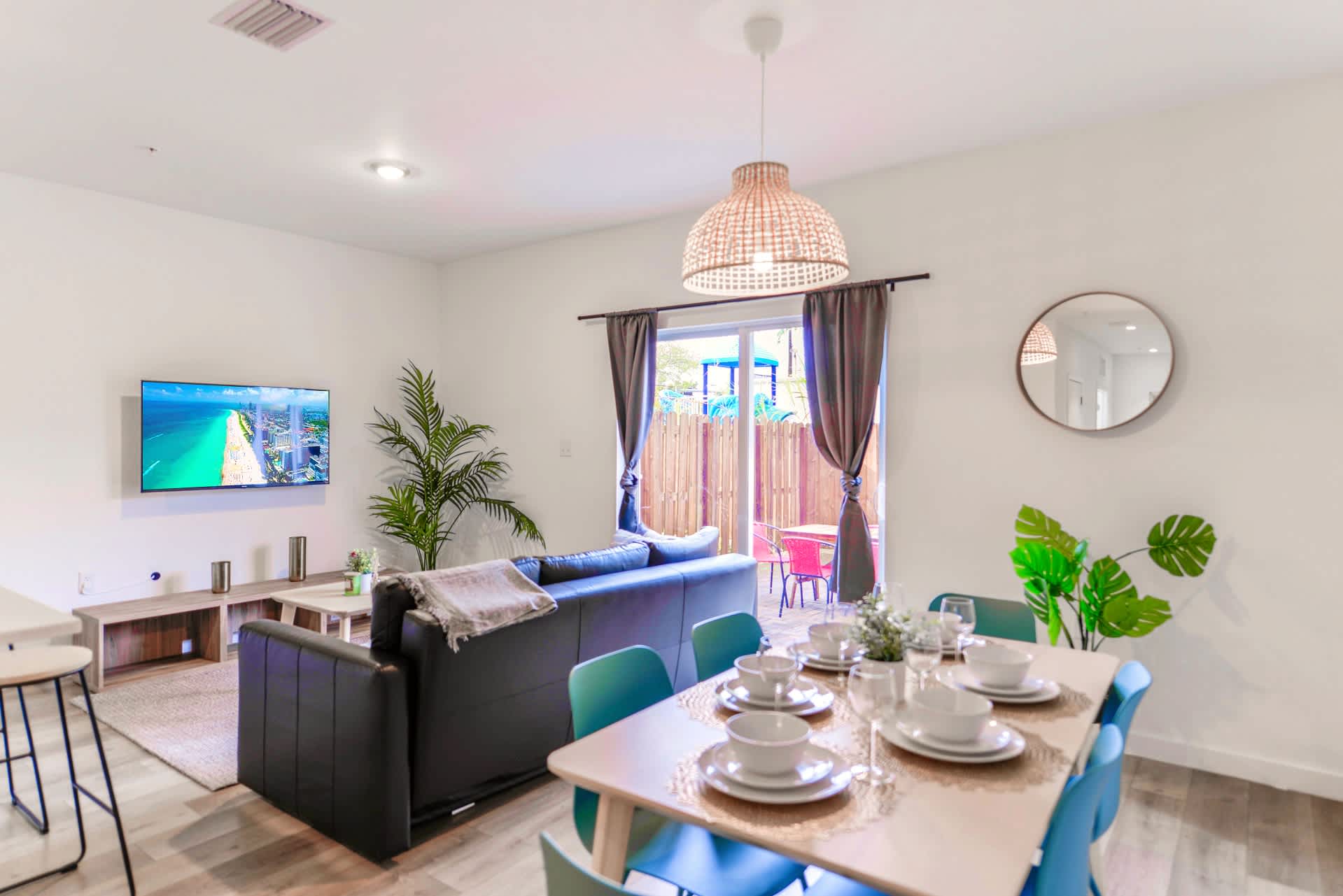 Spacious Townhouse And Private Backyard - Inviting Comfort Retreat - Bahamalar