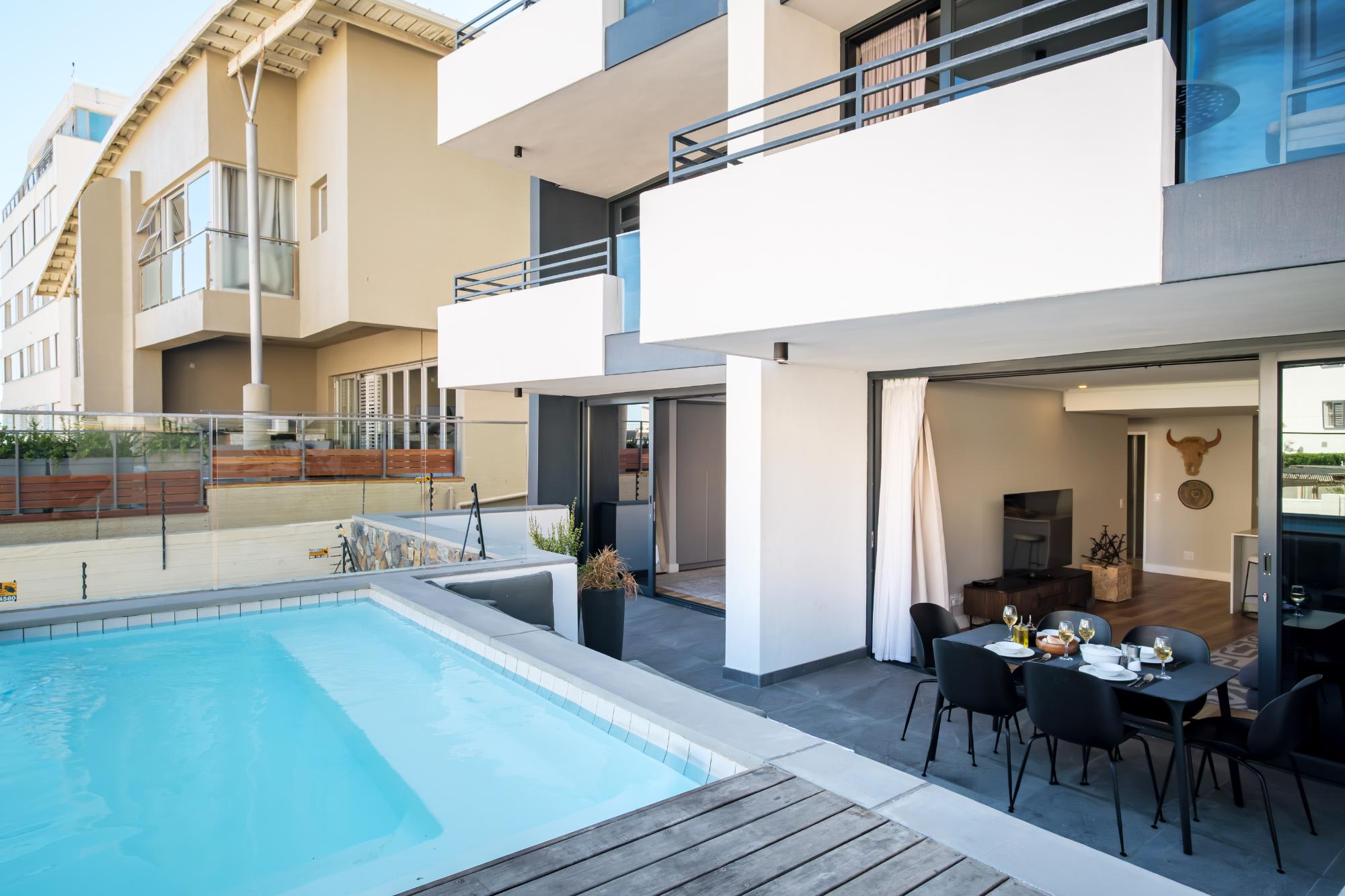 Modern Central Secure Cape Town 2bed Bantry Suite | Photo 2
