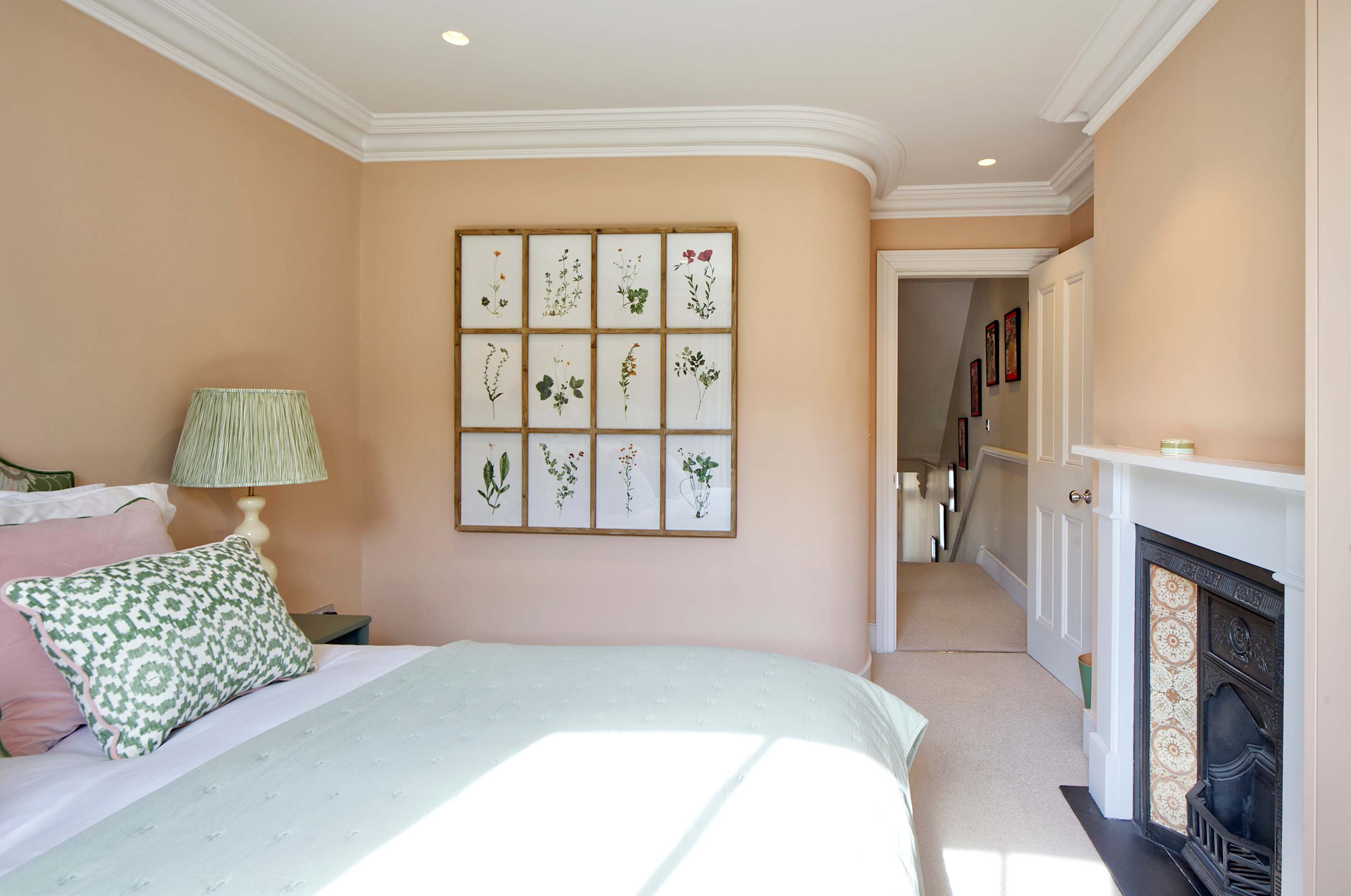 Elegant 4 Bedroom House - Clapham in Hambalt Road 96 SW4 9EJ - Property image 20 - VivreStays
