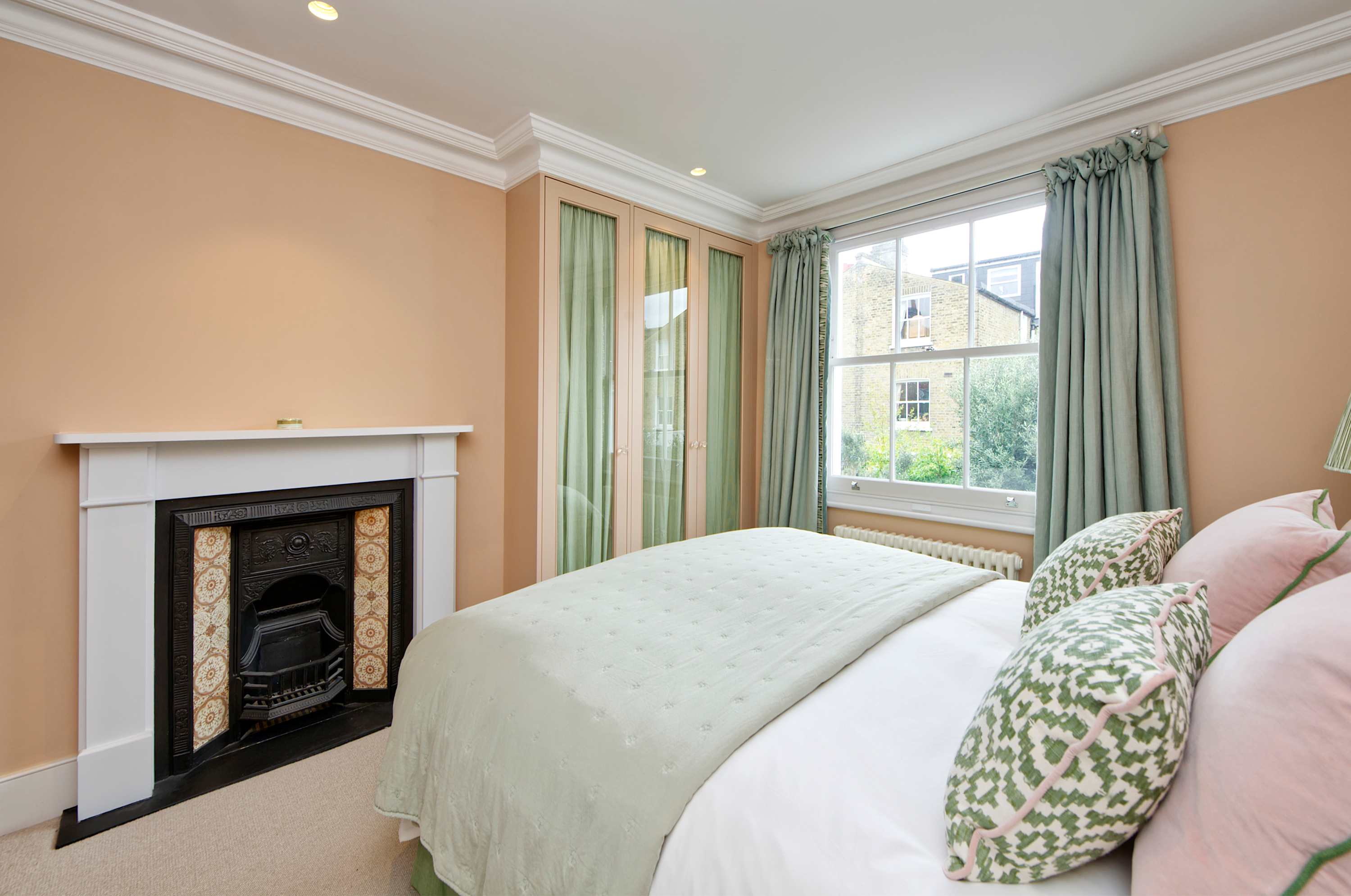 Elegant 4 Bedroom House - Clapham in Hambalt Road 96 SW4 9EJ - Property image 15 - VivreStays