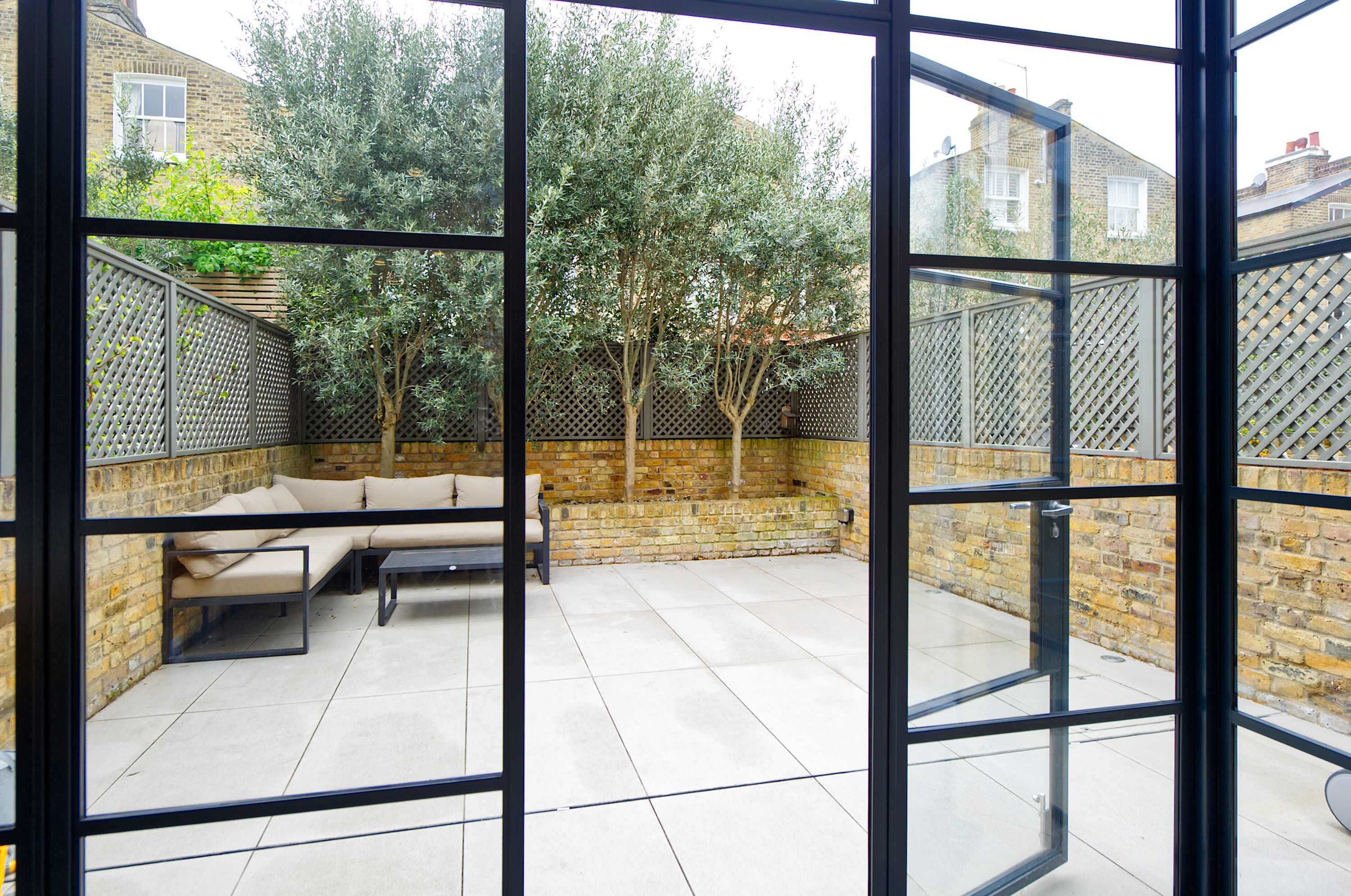 Elegant 4 Bedroom House - Clapham in Hambalt Road 96 SW4 9EJ - Property image 4 - VivreStays