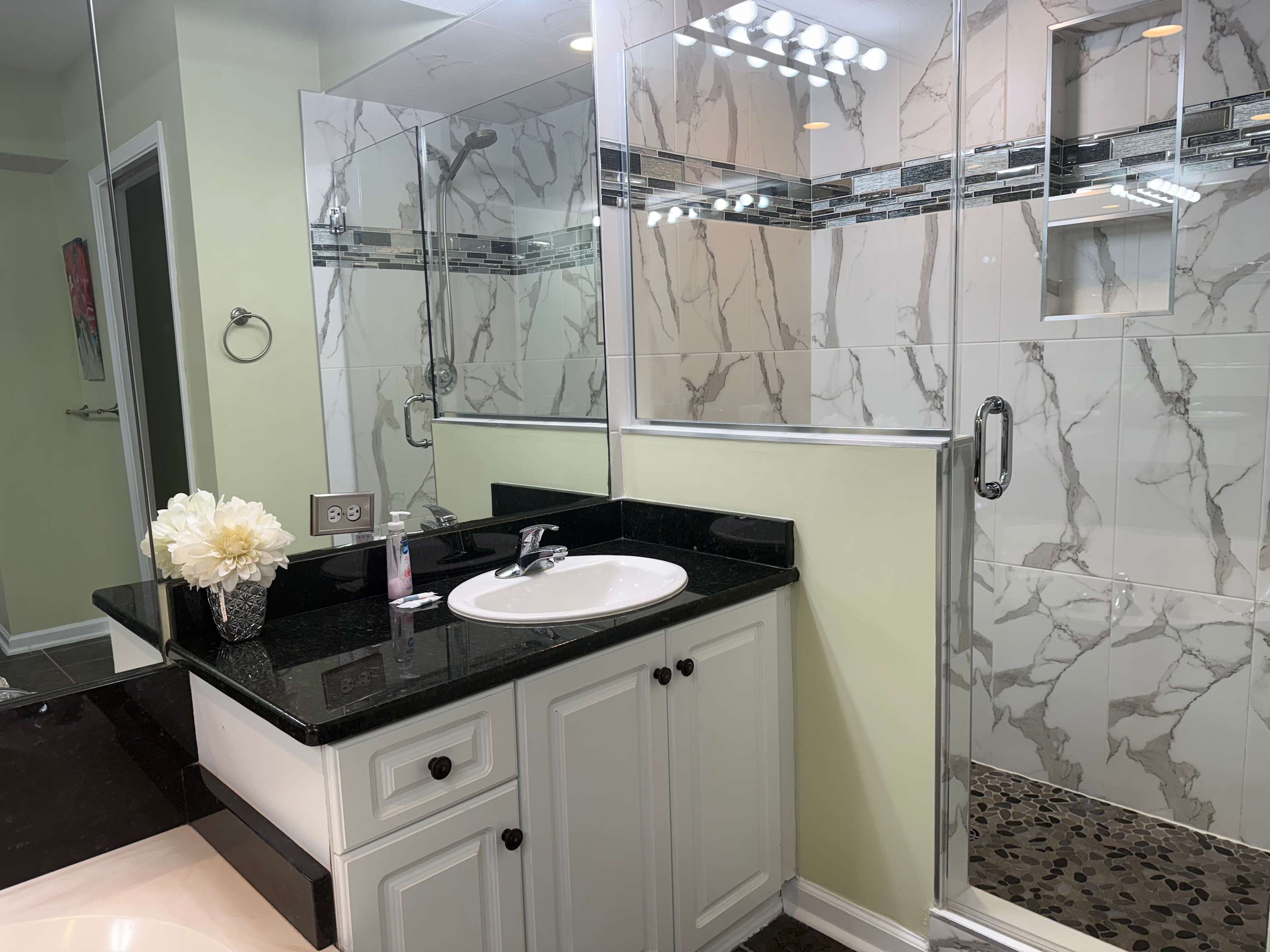 Waterfront Luxury  Huge Condo with 15000sf Pool