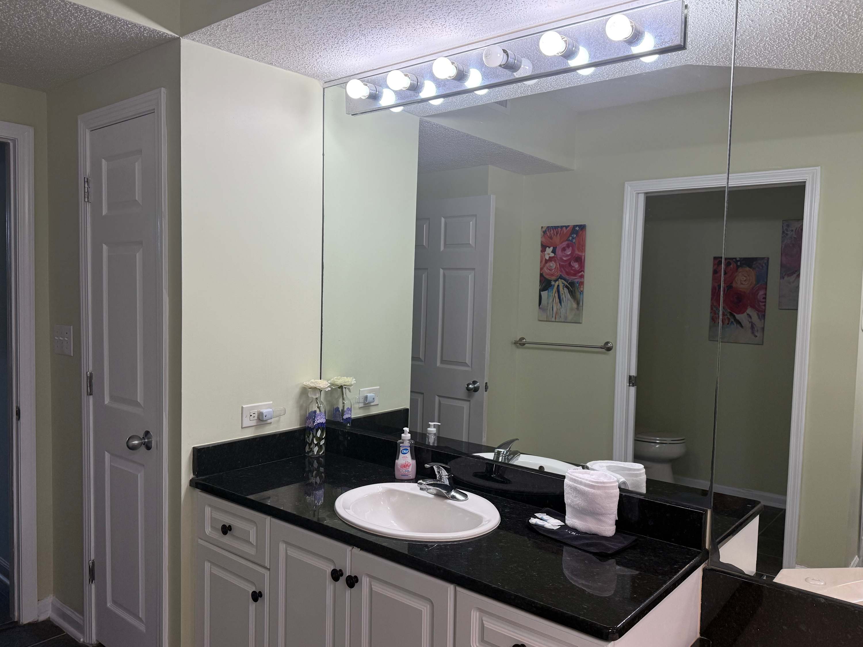 Waterfront Luxury  Huge Condo with 15000sf Pool