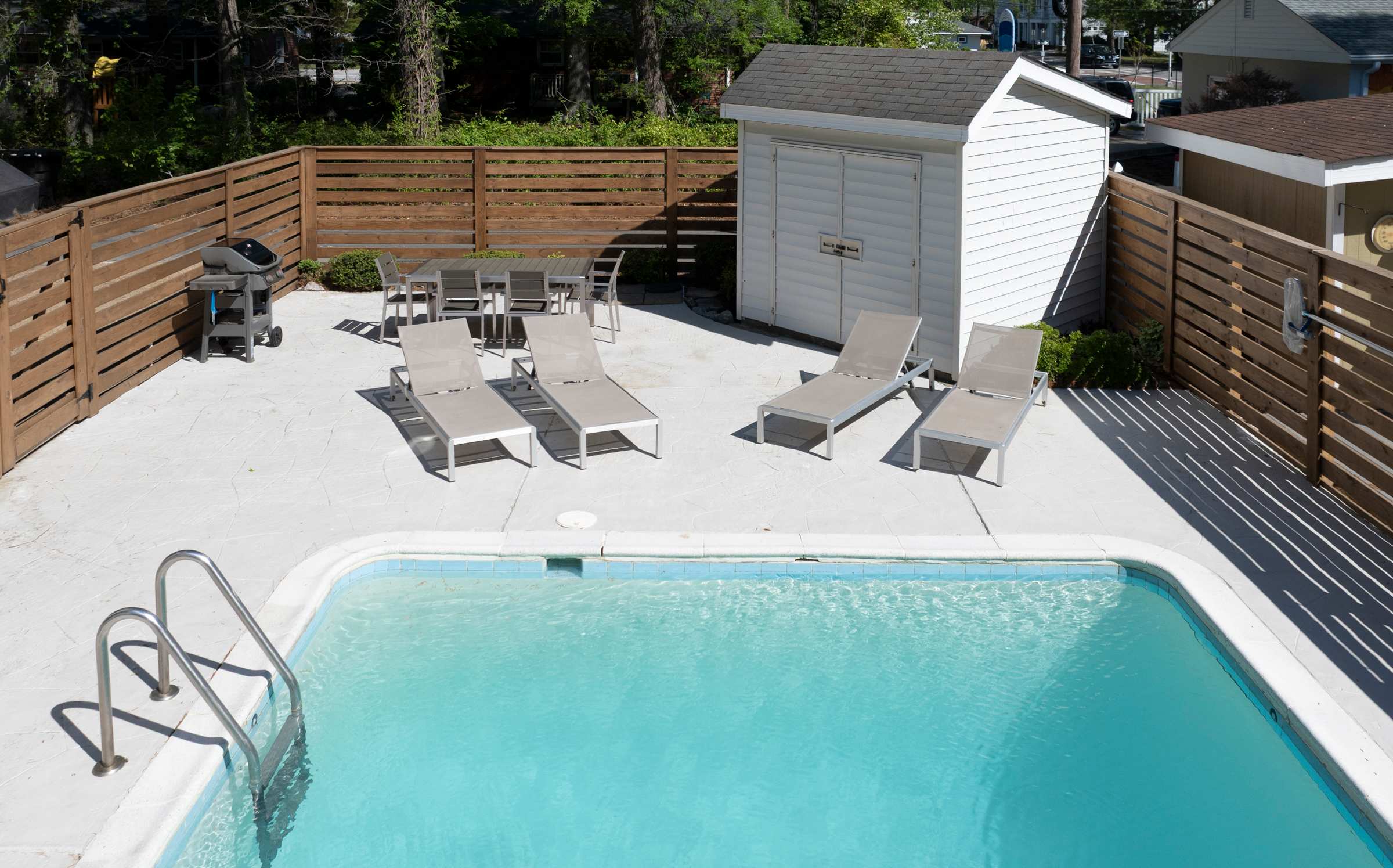 The VIBE House with POOL!