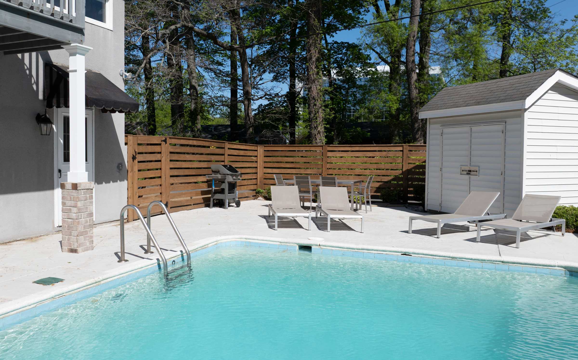 The VIBE House with POOL!