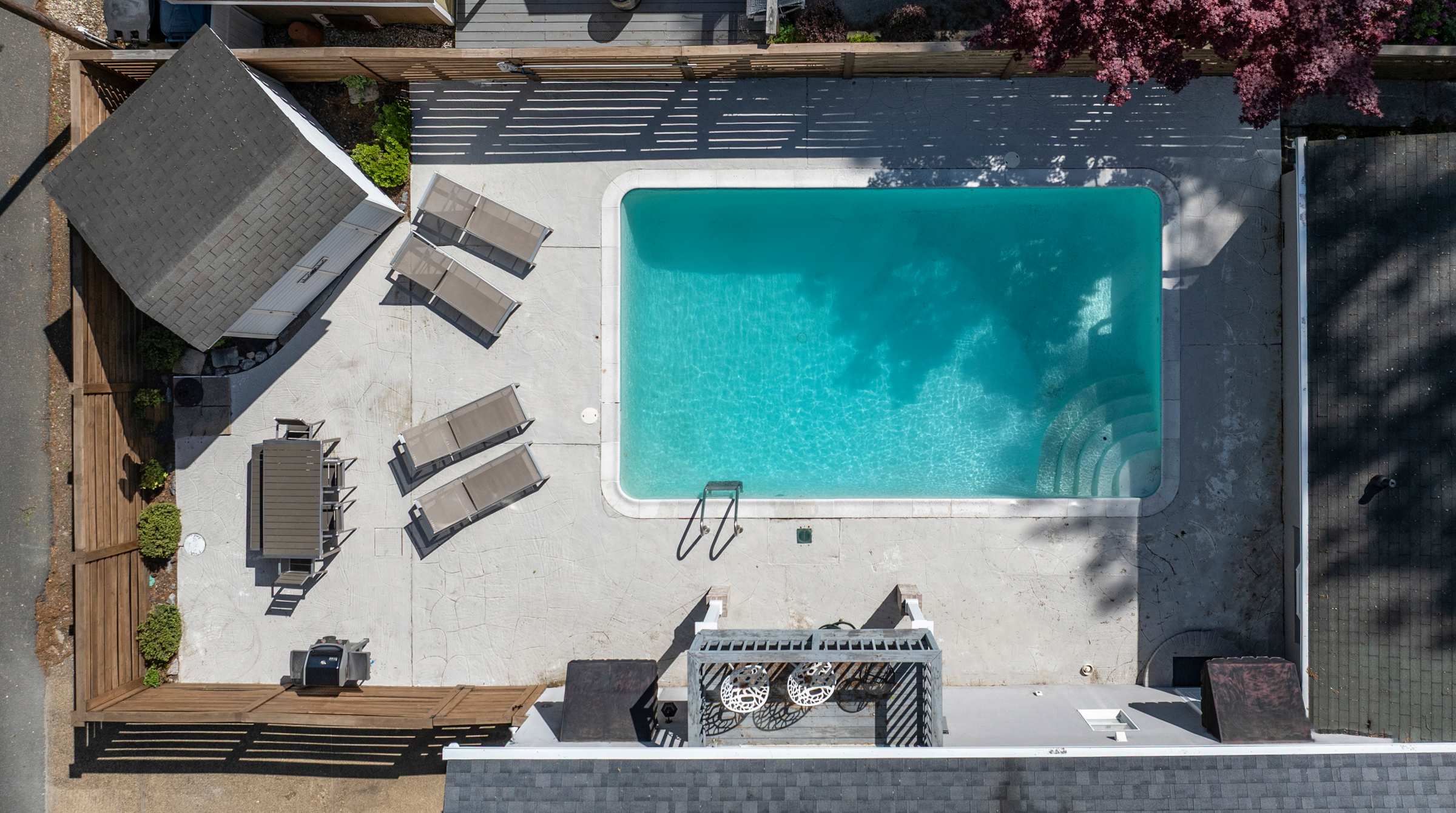 The VIBE House with POOL!