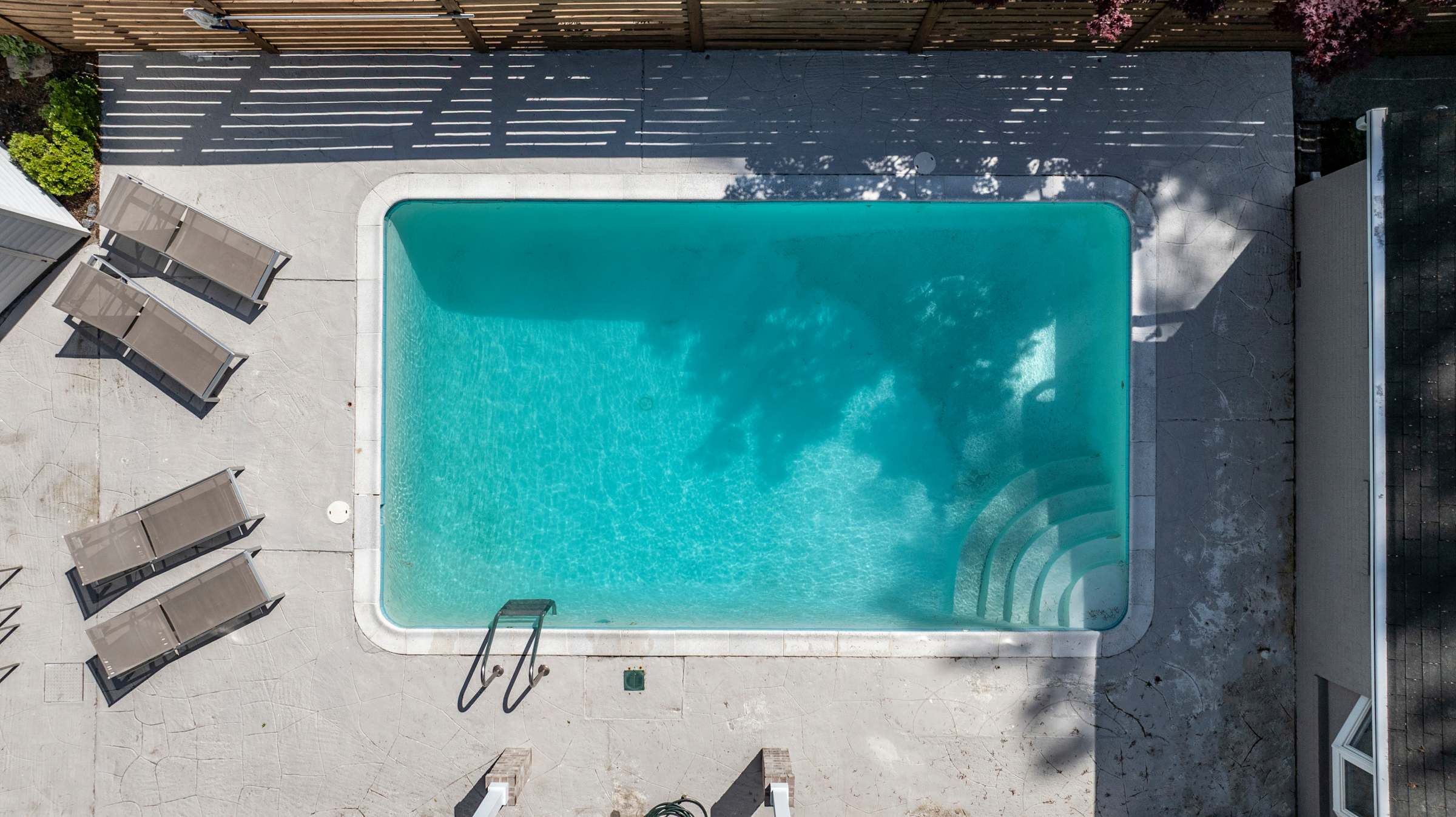 The VIBE House with POOL!