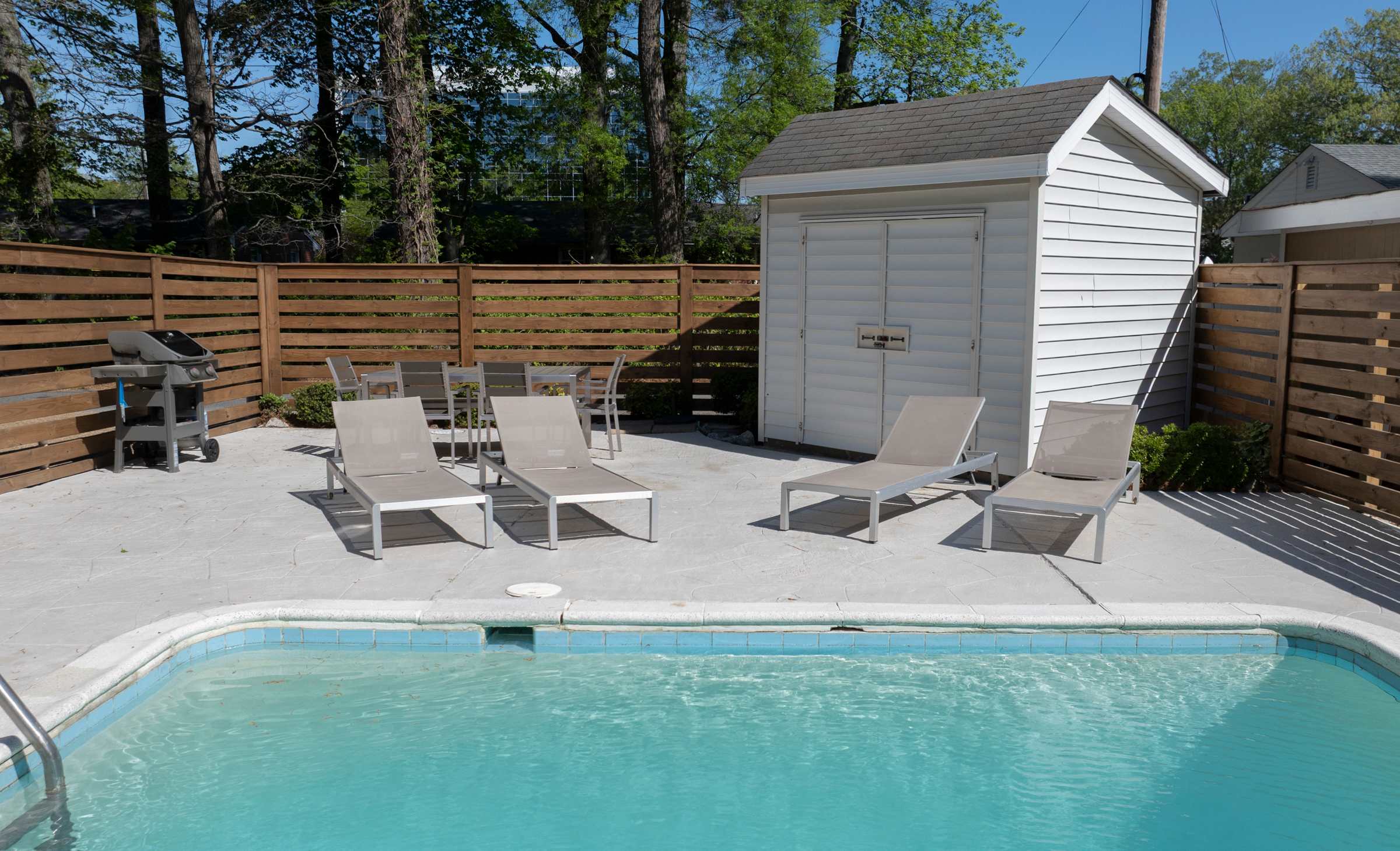 The VIBE House with POOL!