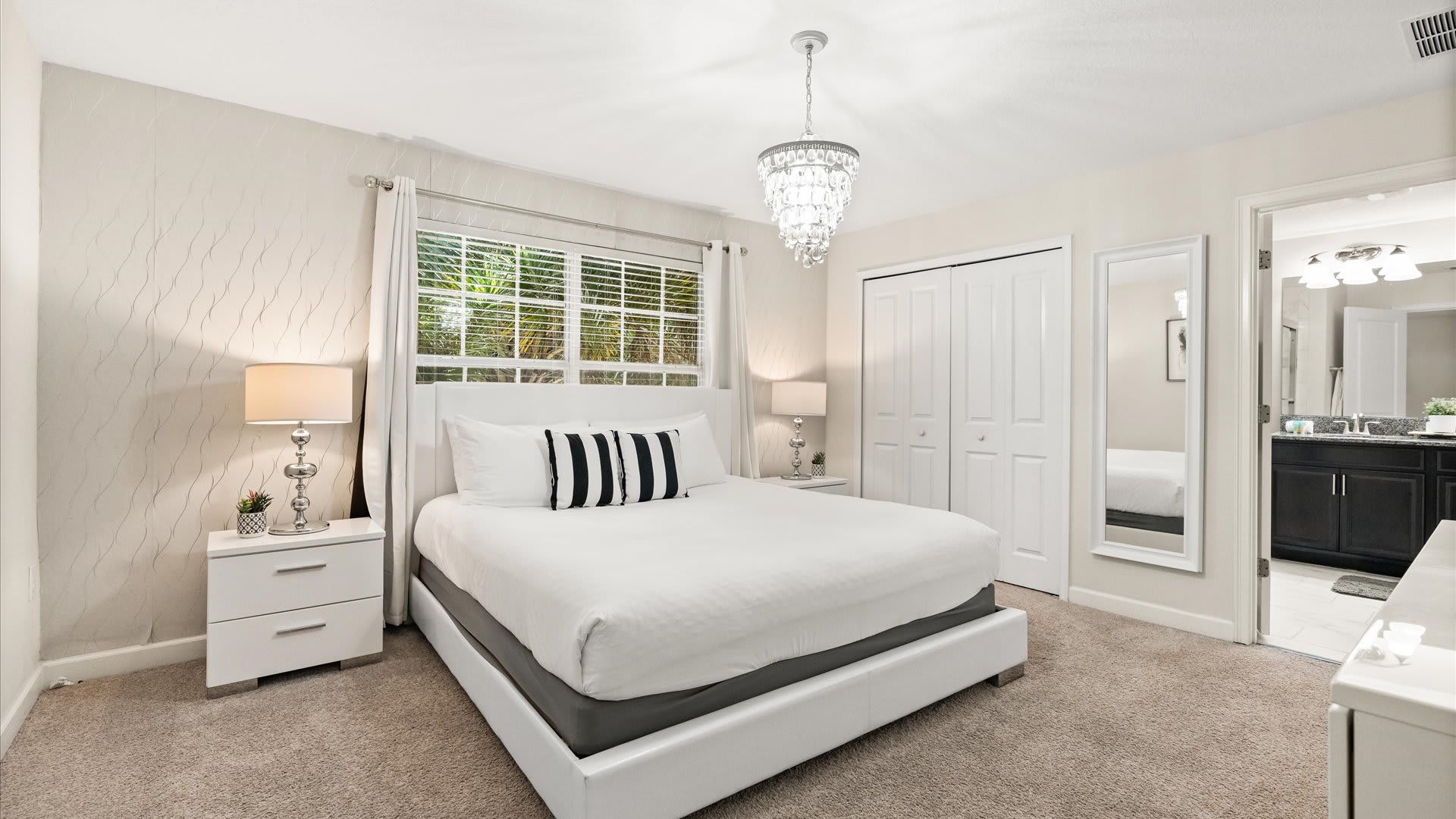 Upstay Family Friendly 4BR Townhouse w Pool BBQ 2