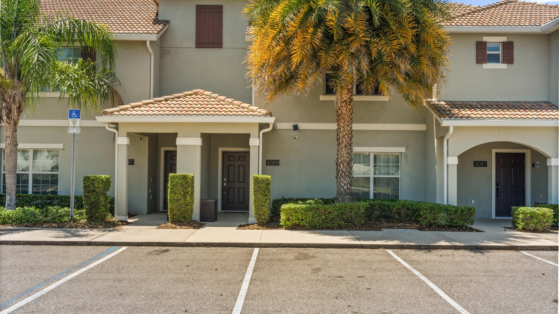 Upstay Family Friendly 4BR Townhouse w Pool BBQ 7