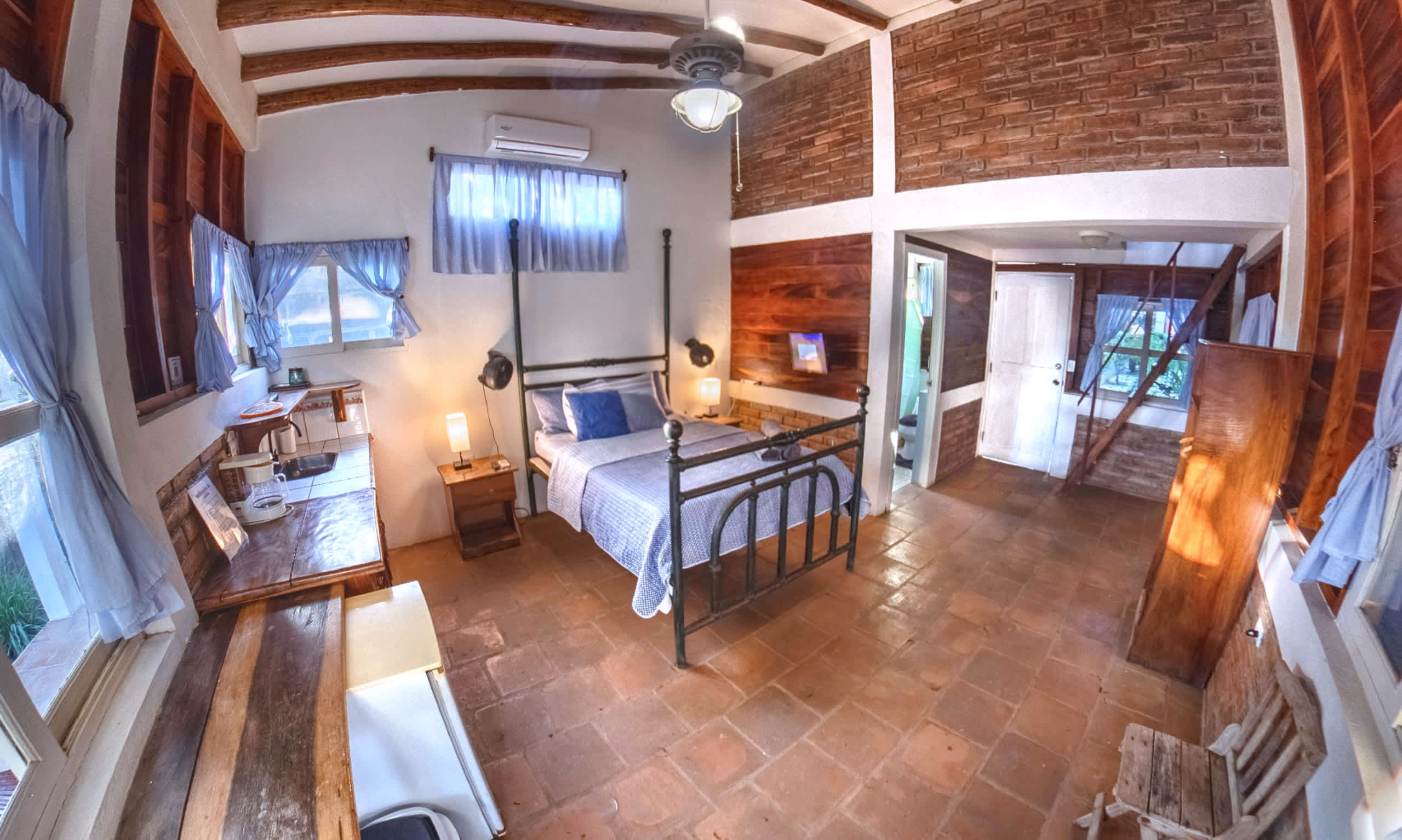 Ocean Front Private Casita w Pool & AC Sleeps 4