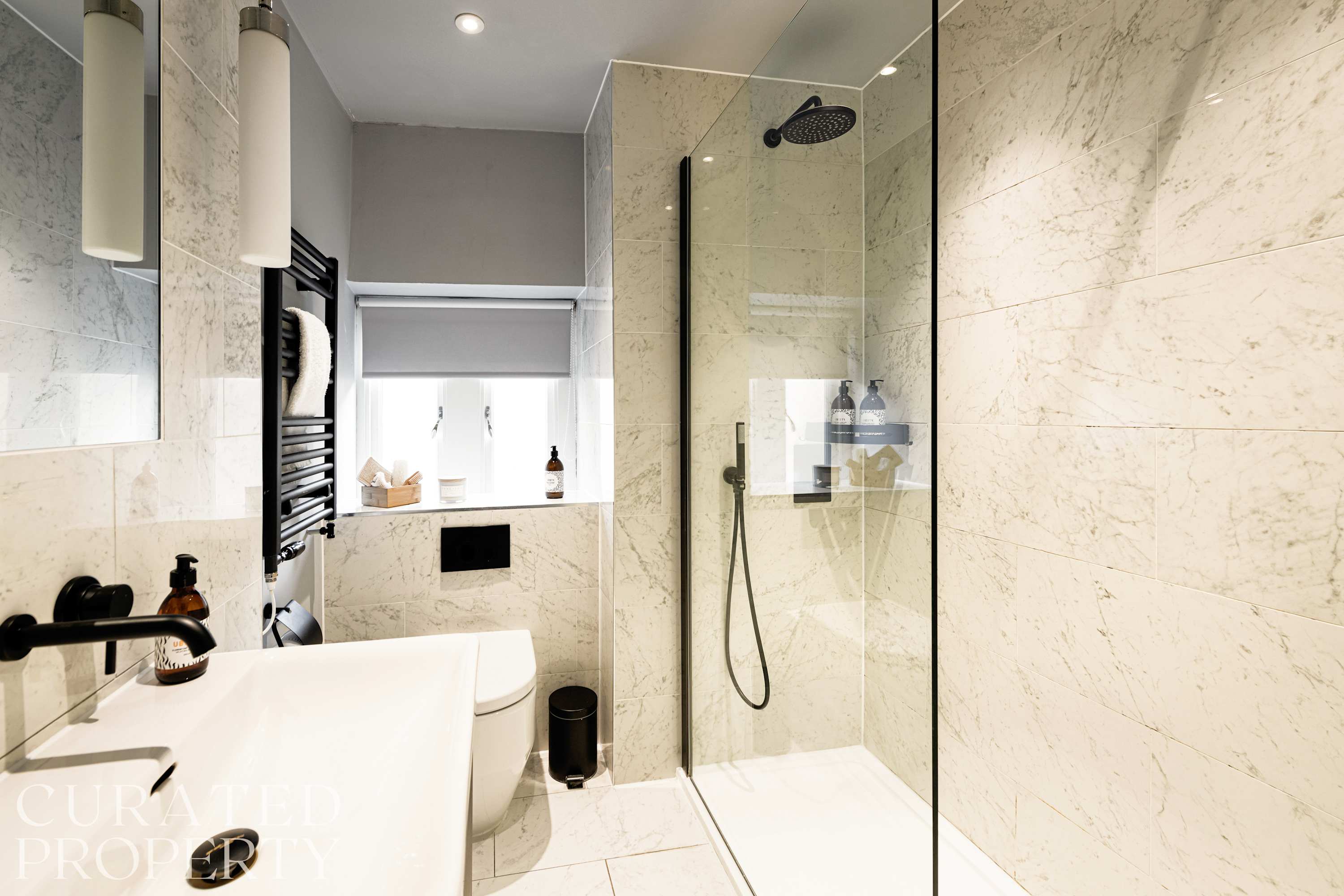Bright Super King Suite · Heart of Bath in Bilbury Lane BA1 1QZ - Property image 3 - VivreStays