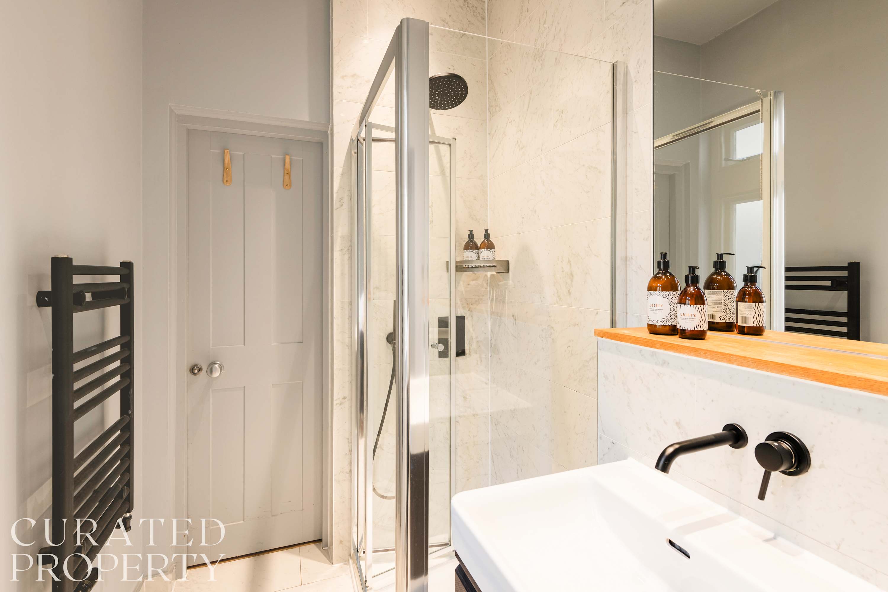 Elegant King Suite · Behind Thermae Spa in Bilbury Lane BA1 1QZ - Property image 3 - VivreStays