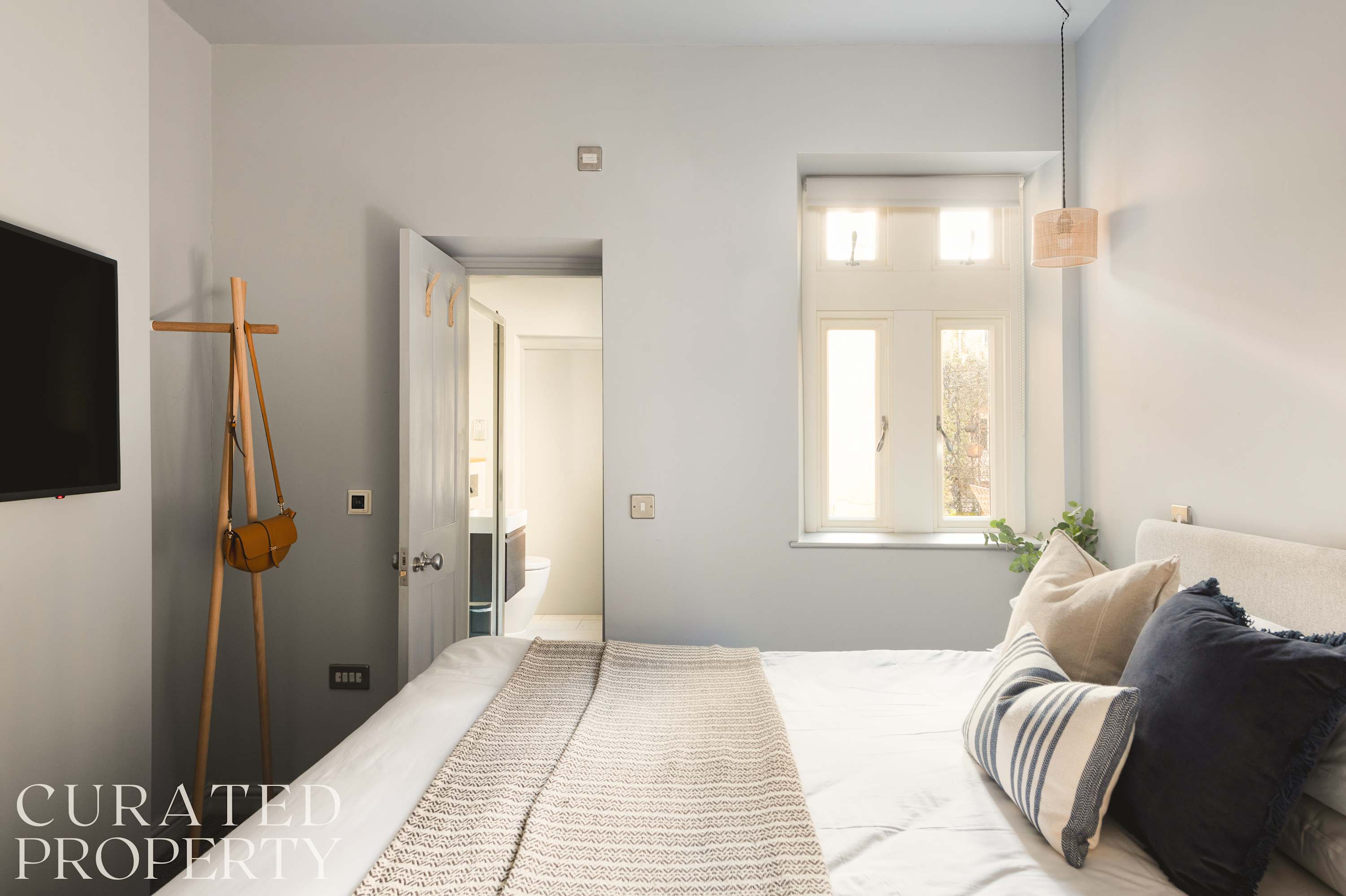 Elegant King Suite · Behind Thermae Spa in Bilbury Lane BA1 1QZ - Property image 14 - VivreStays