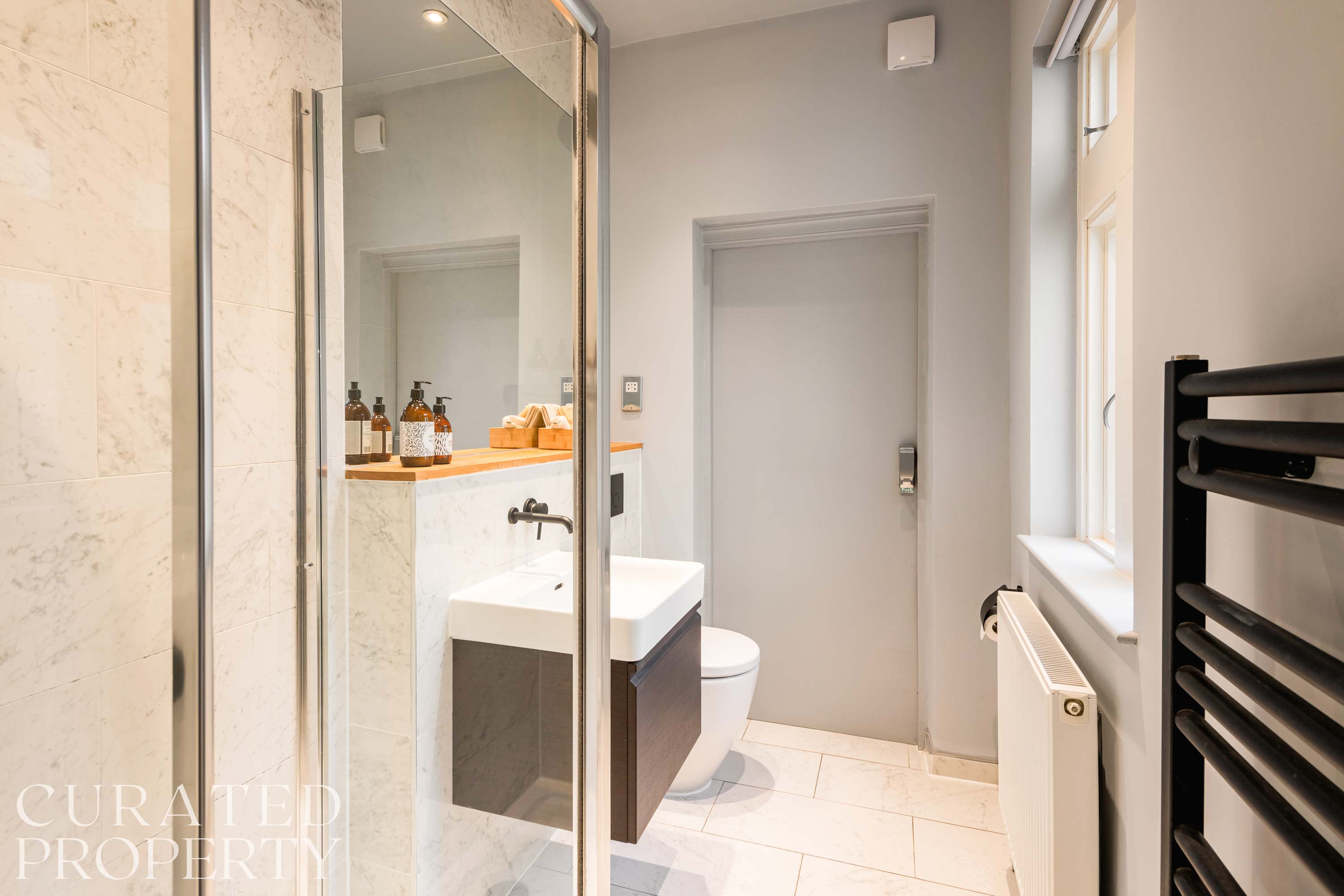 Elegant King Suite · Behind Thermae Spa in Bilbury Lane BA1 1QZ - Property image 16 - VivreStays