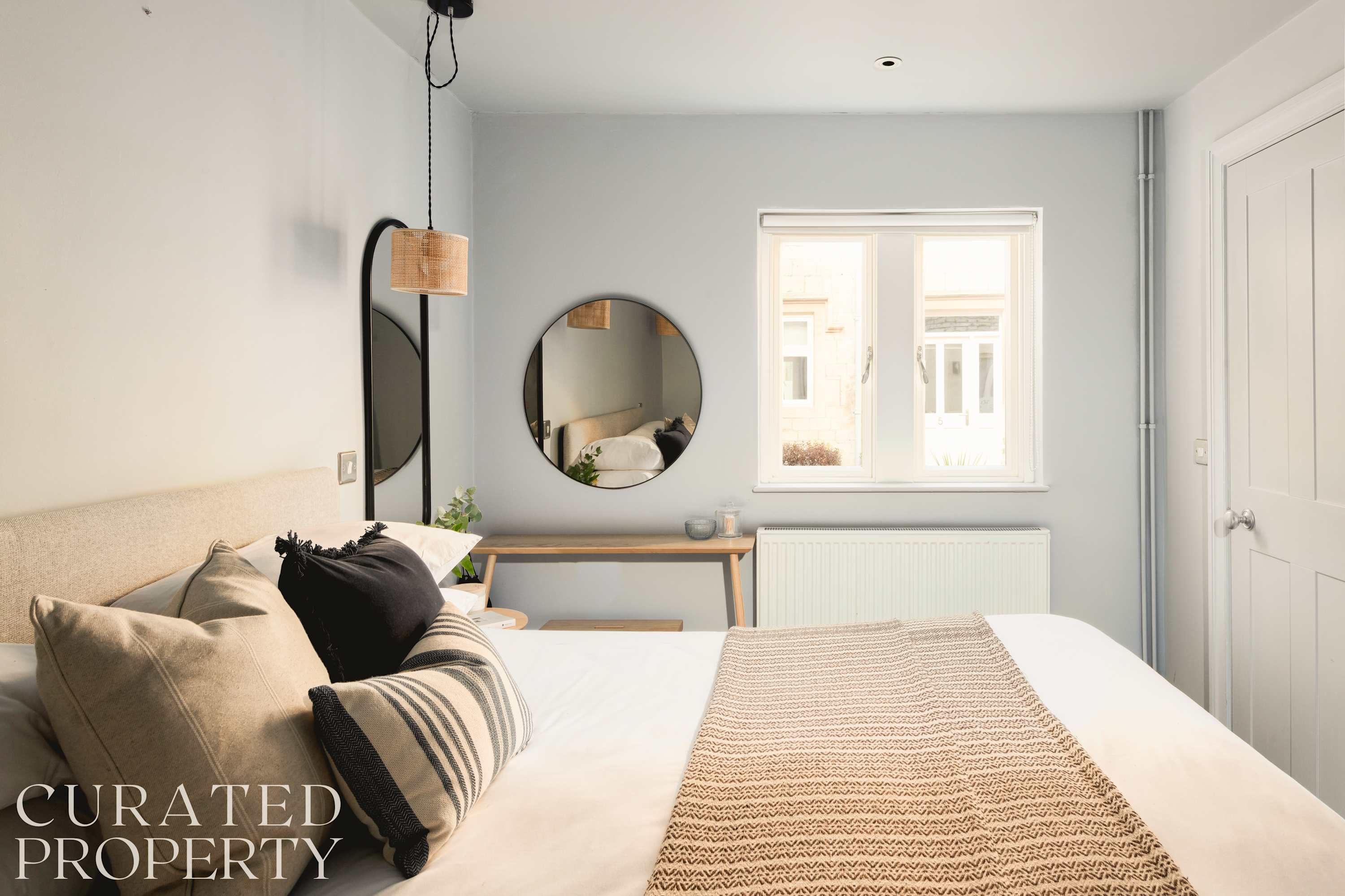 Open-Plan Suite for 4 · Steps from Roman Baths in Bilbury Lane BA1 1QZ - Property image 2 - VivreStays