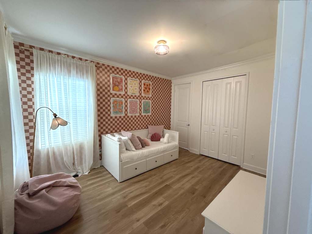 Bedroom 4, Single bed that pull up to a queen bed. Sleeps 2