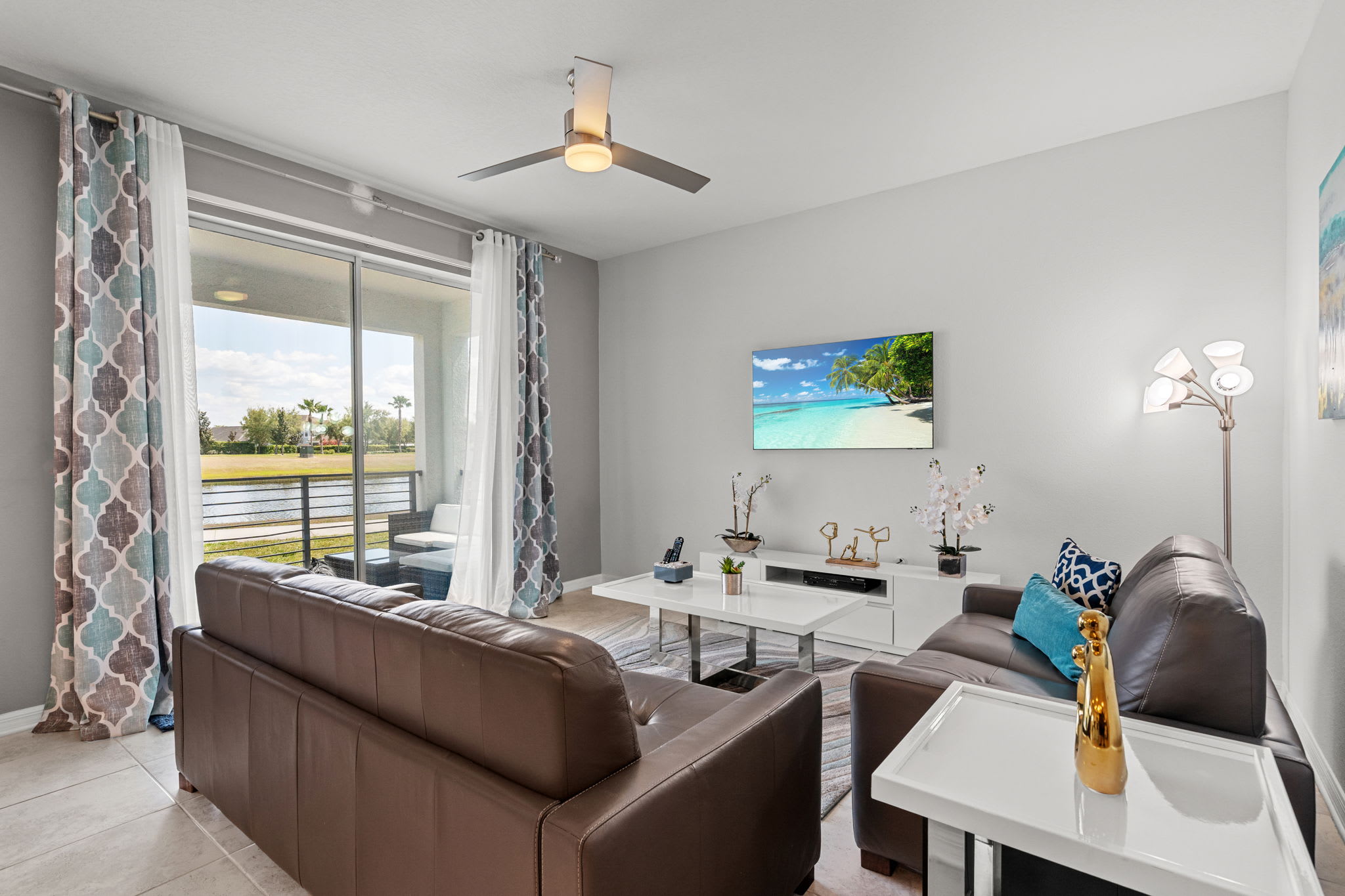 Cozy & Stylish 2BR Condo, Prime Storey Lake Spot - Picture 1