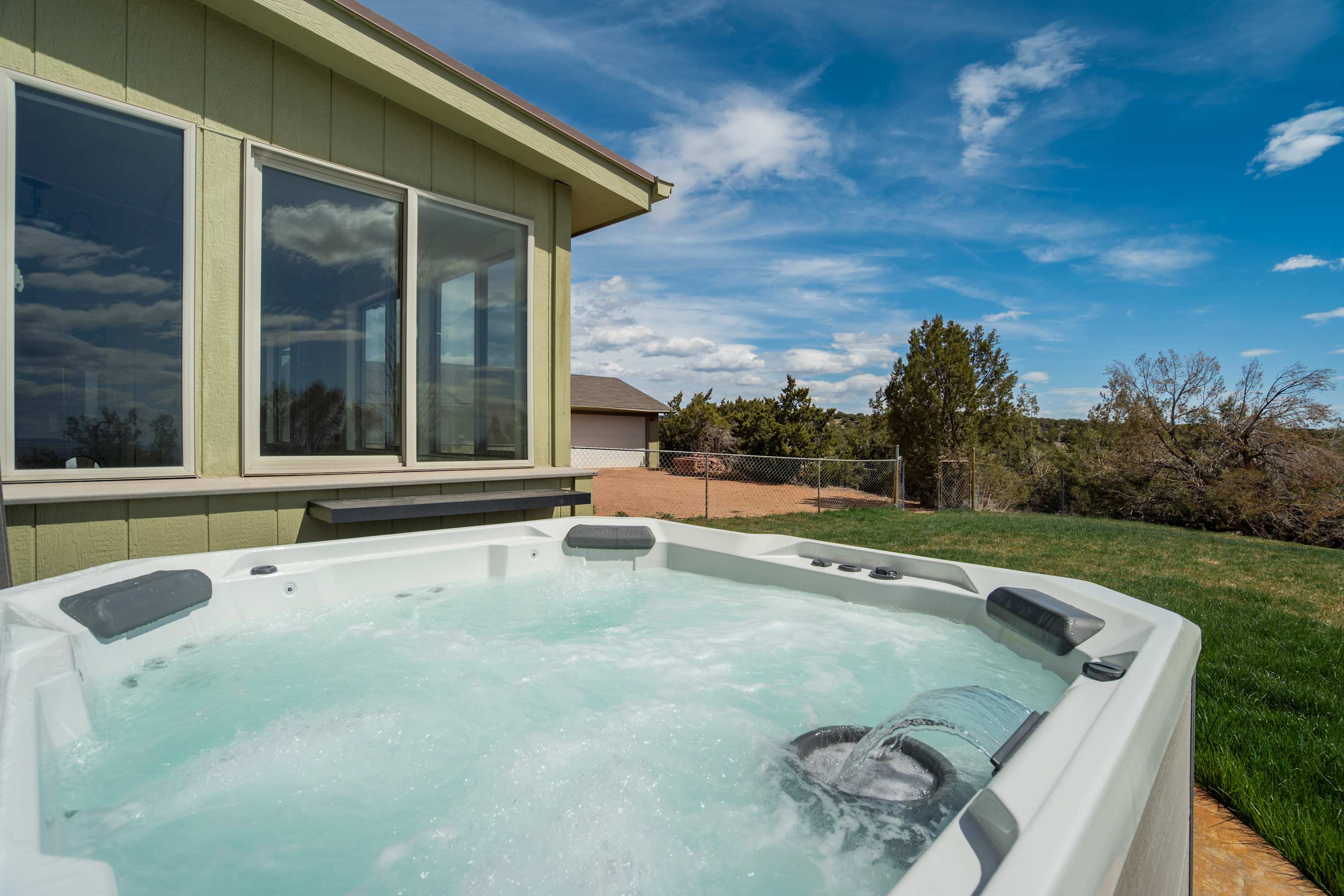 Sunset Ridge | Gorge Views & Trails | Hot tub — Penrose, CO — vacation rental