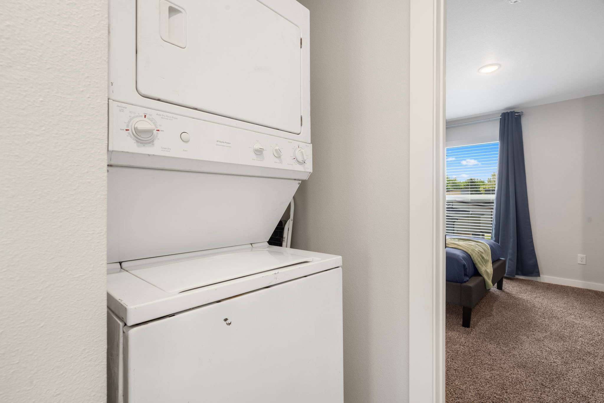 In unit washer and dryer.