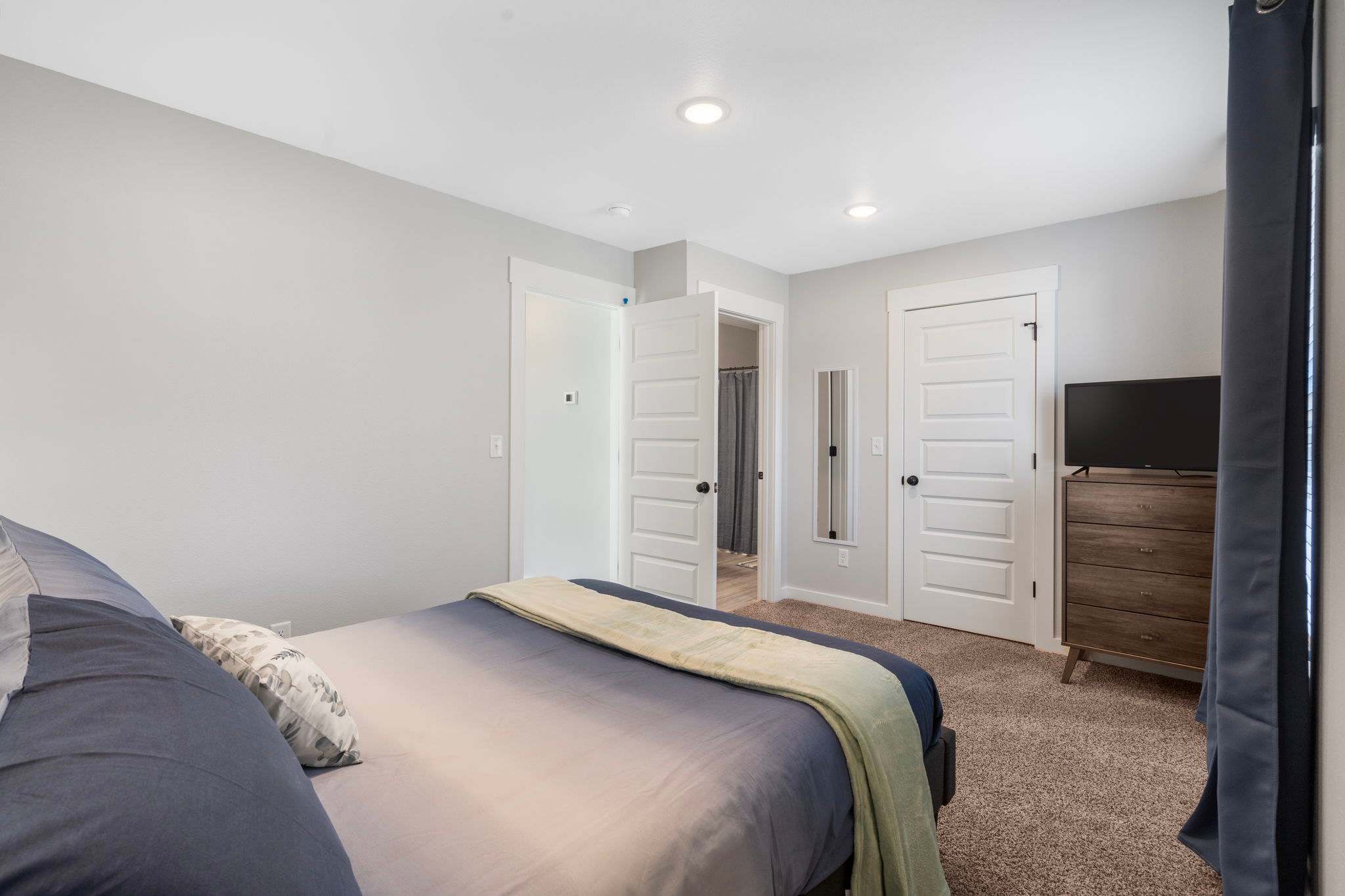 Queen mattress in second bedroom.