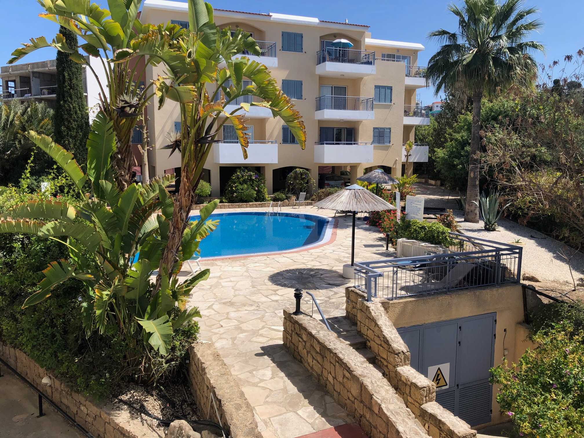 Stylish 1BR Apt With Pool | Near Mall, Restaurants & Shops