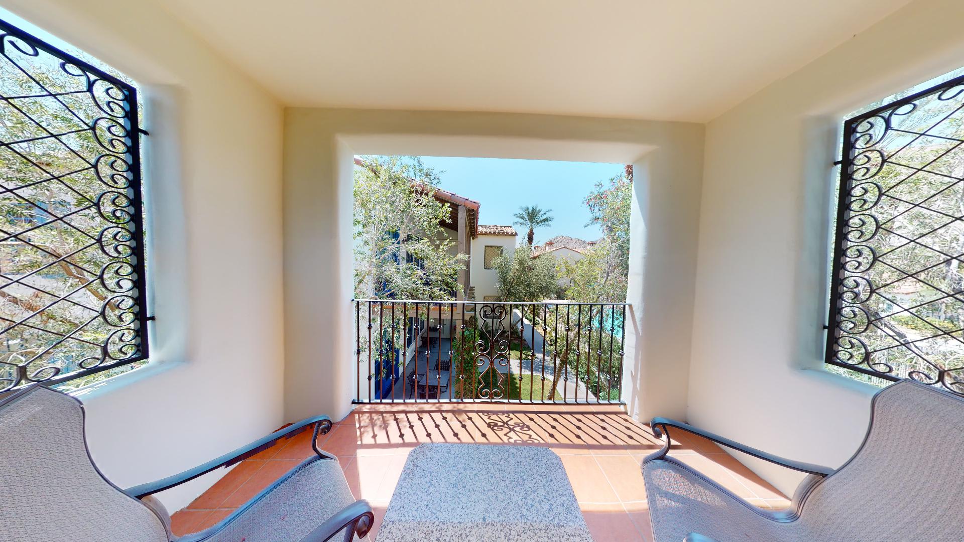 LV029 Spacious Upstairs Studio near Pool/Hot Tub — La Quinta, CA — vacation rental
