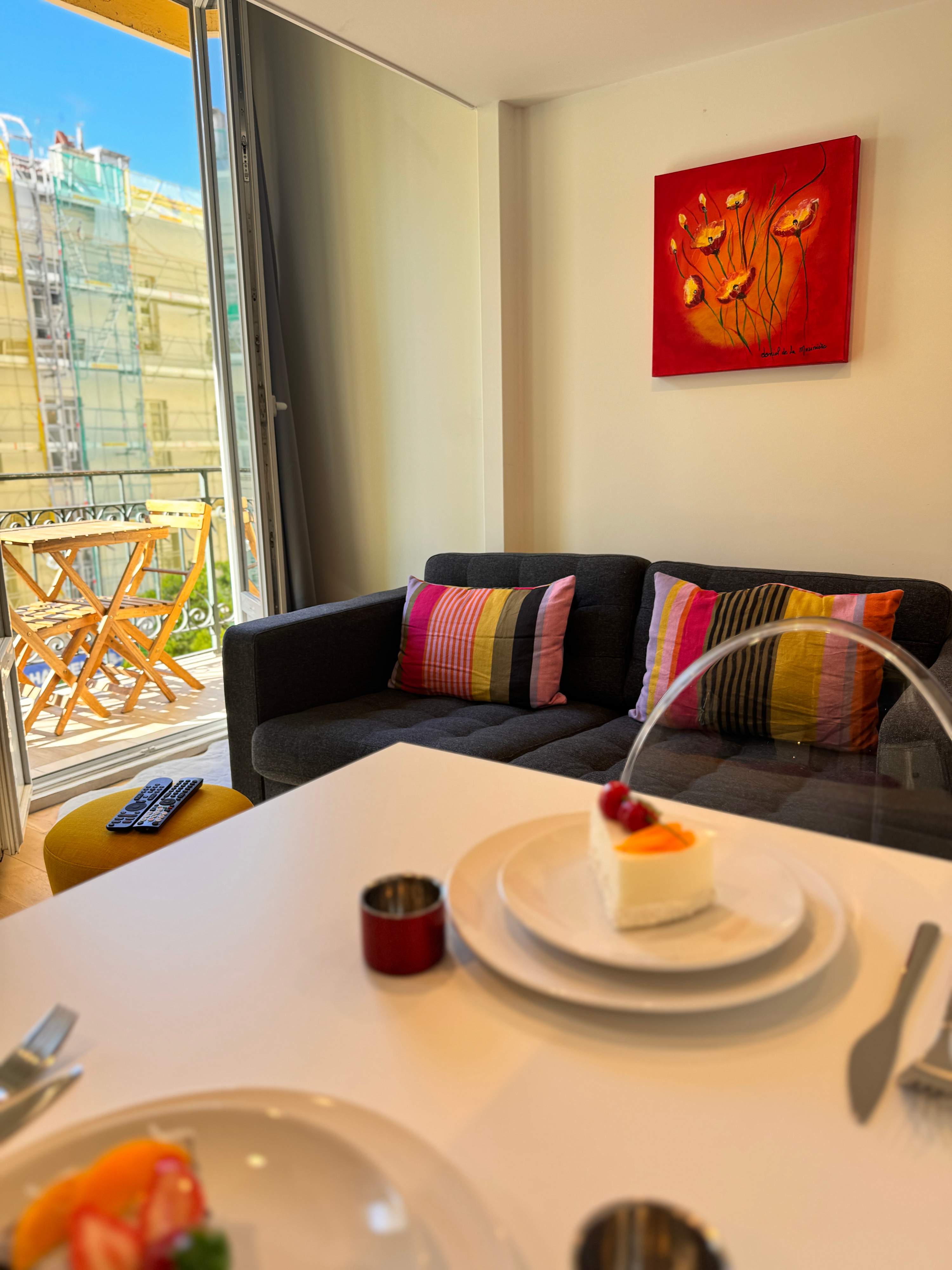 Chic Mezzanine Studio w/ Balcony, 3 Min from Beach — Nice, Provence-Alpes-Côte d'Azur — vacation rental