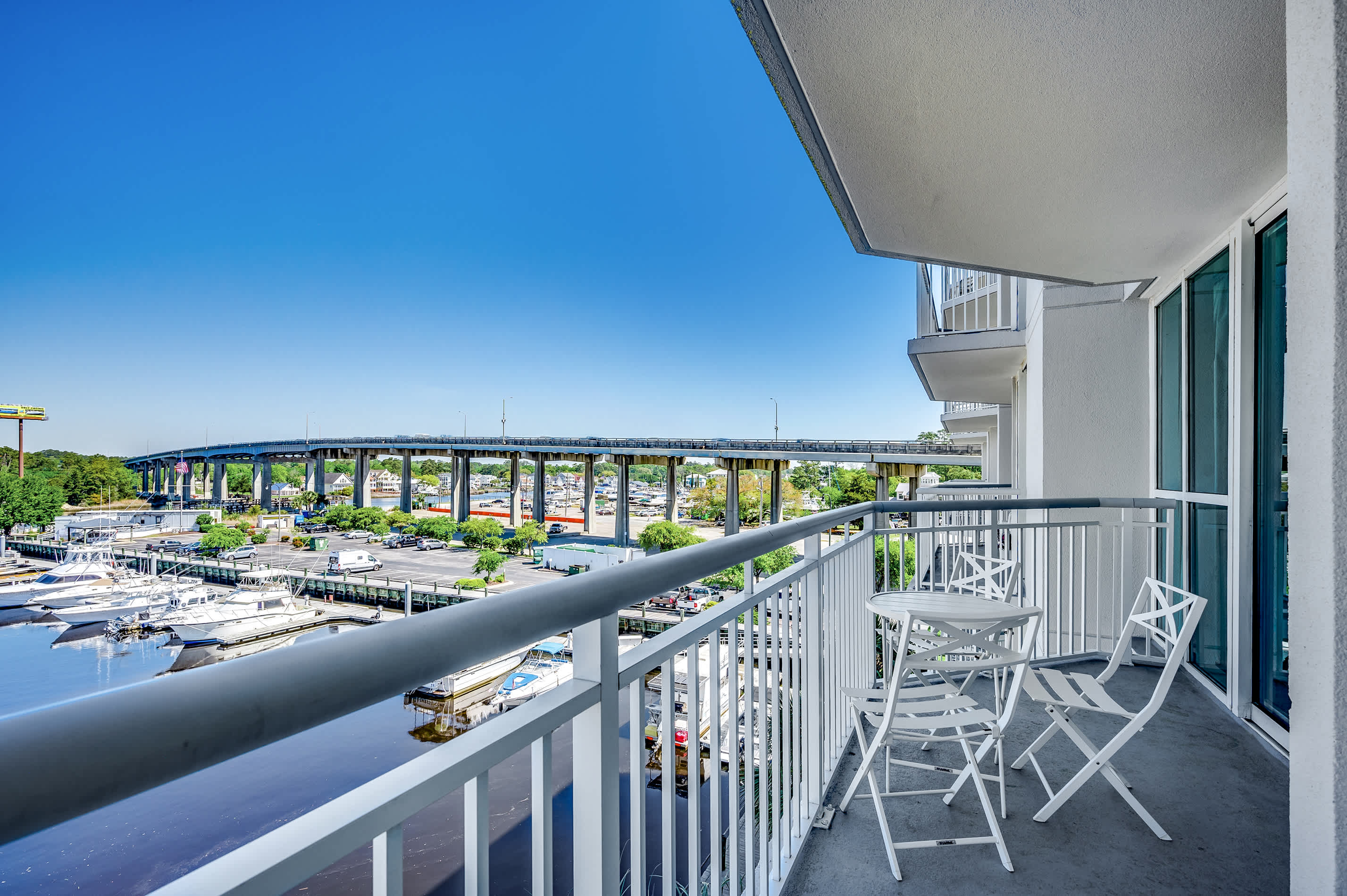 Bubbles Up on the Marina w Pool n Hot Tub