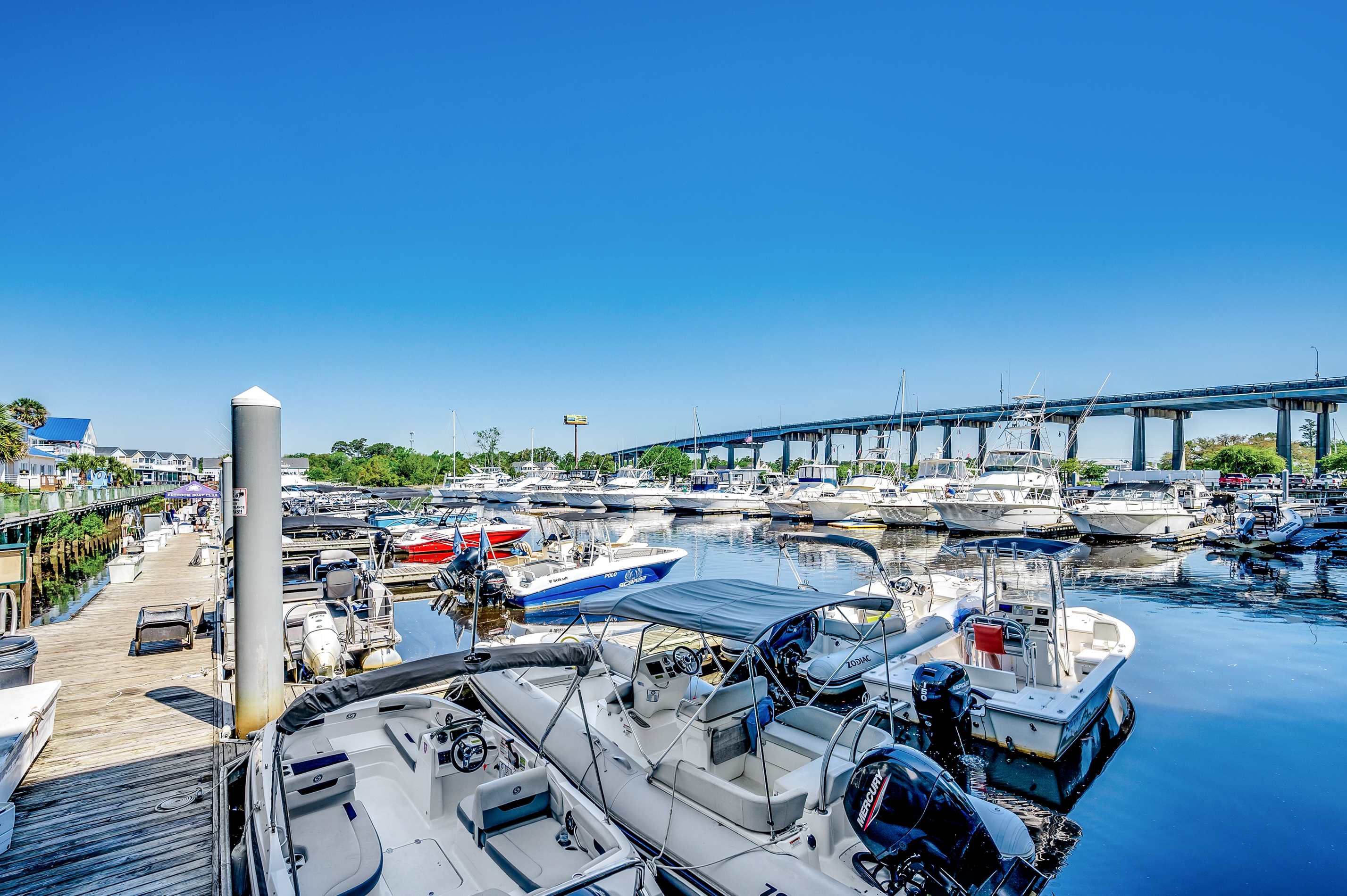 Bubbles Up on the Marina w Pool n Hot Tub