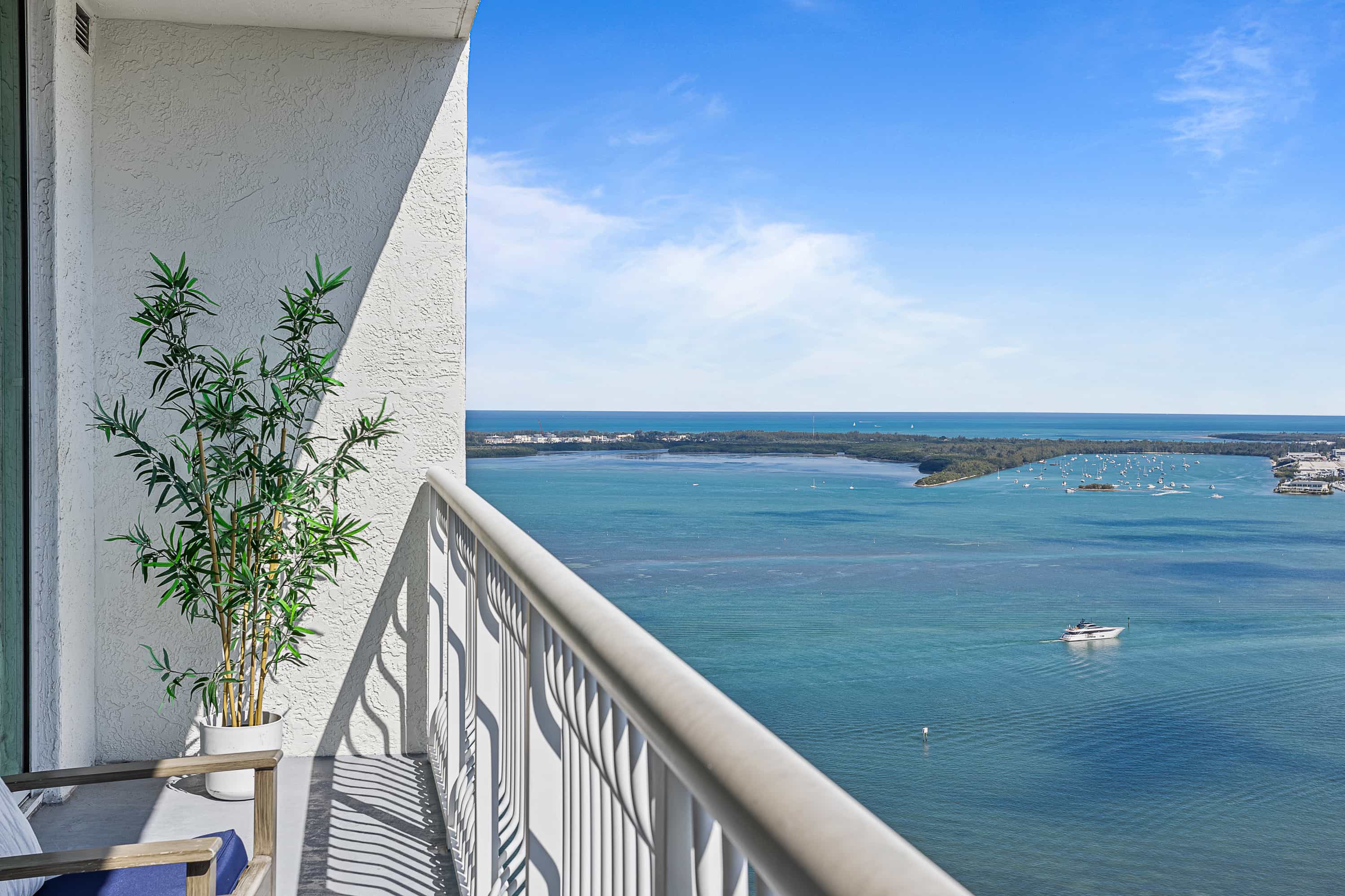 Stunning Bay Views And Luxury Amenities - Captivating Urban Haven - 바하마