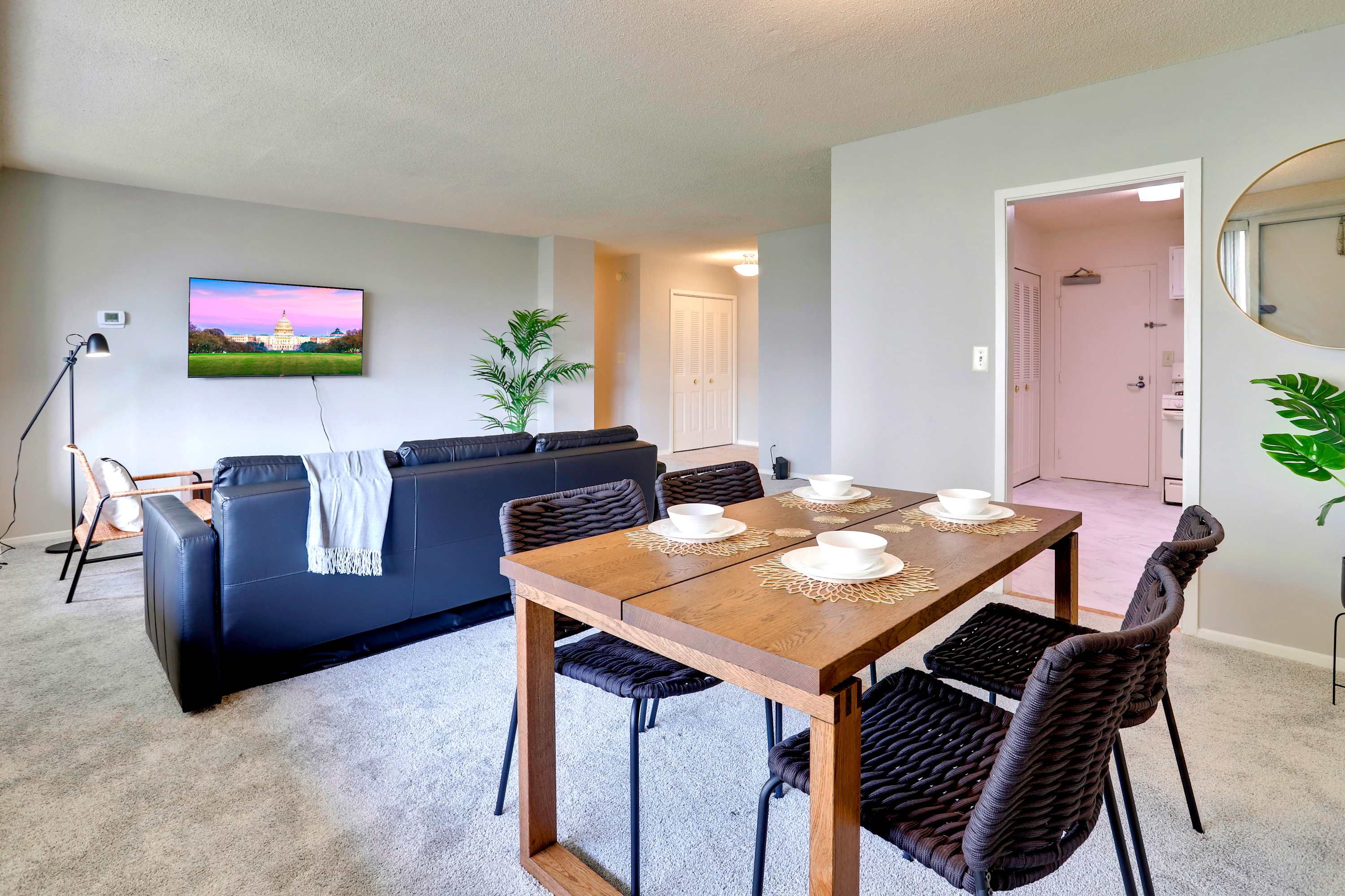 Stylish Haven With Pool Access And Quick Metro Access - Chic Escape - Washington, D.C.