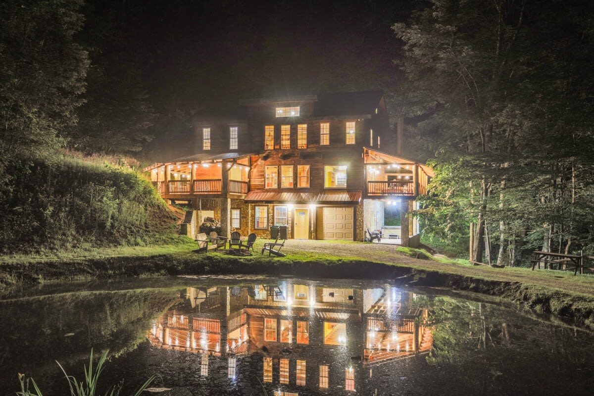 Sleeps 16 • Hot Tub•Sauna•Dogs Welcome•Ping Pong — Mars Hill, NC — vacation rental