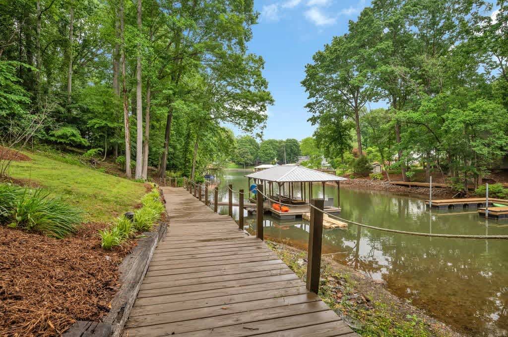 Lake Norman Villa • Sleeps 15-Hot Tub-Game Room