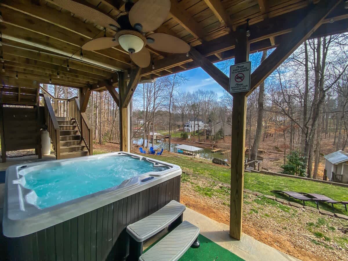 Lake Norman Villa • Sleeps 15-Hot Tub-Game Room 3