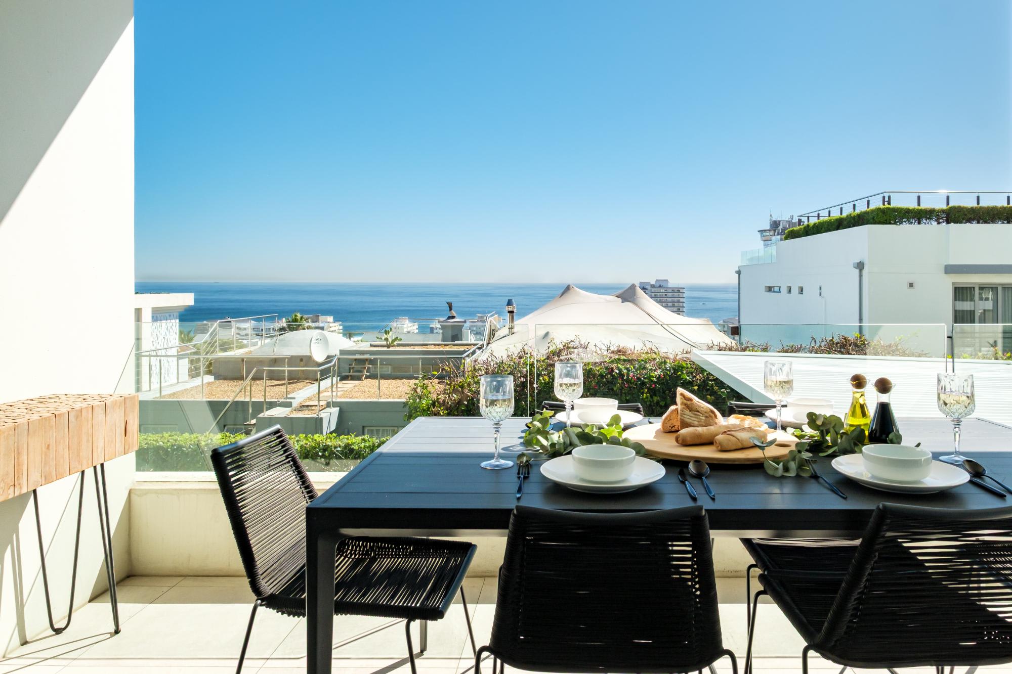 Oceanview Secure 3bed Apt Sea Point Marlo Breeze | Photo 2