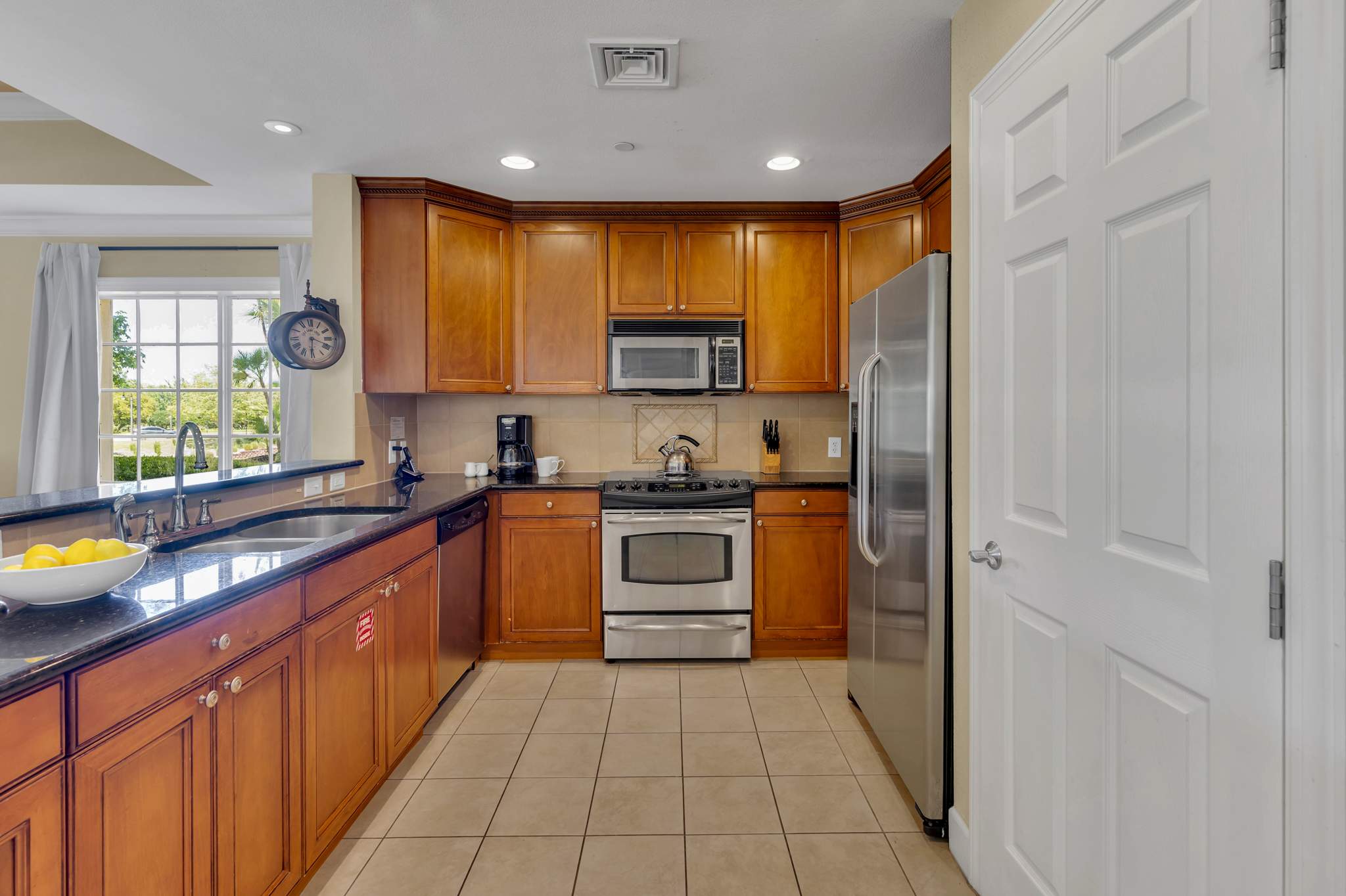 Golf Course, Pool, Covered Patio! 6MI to Disney