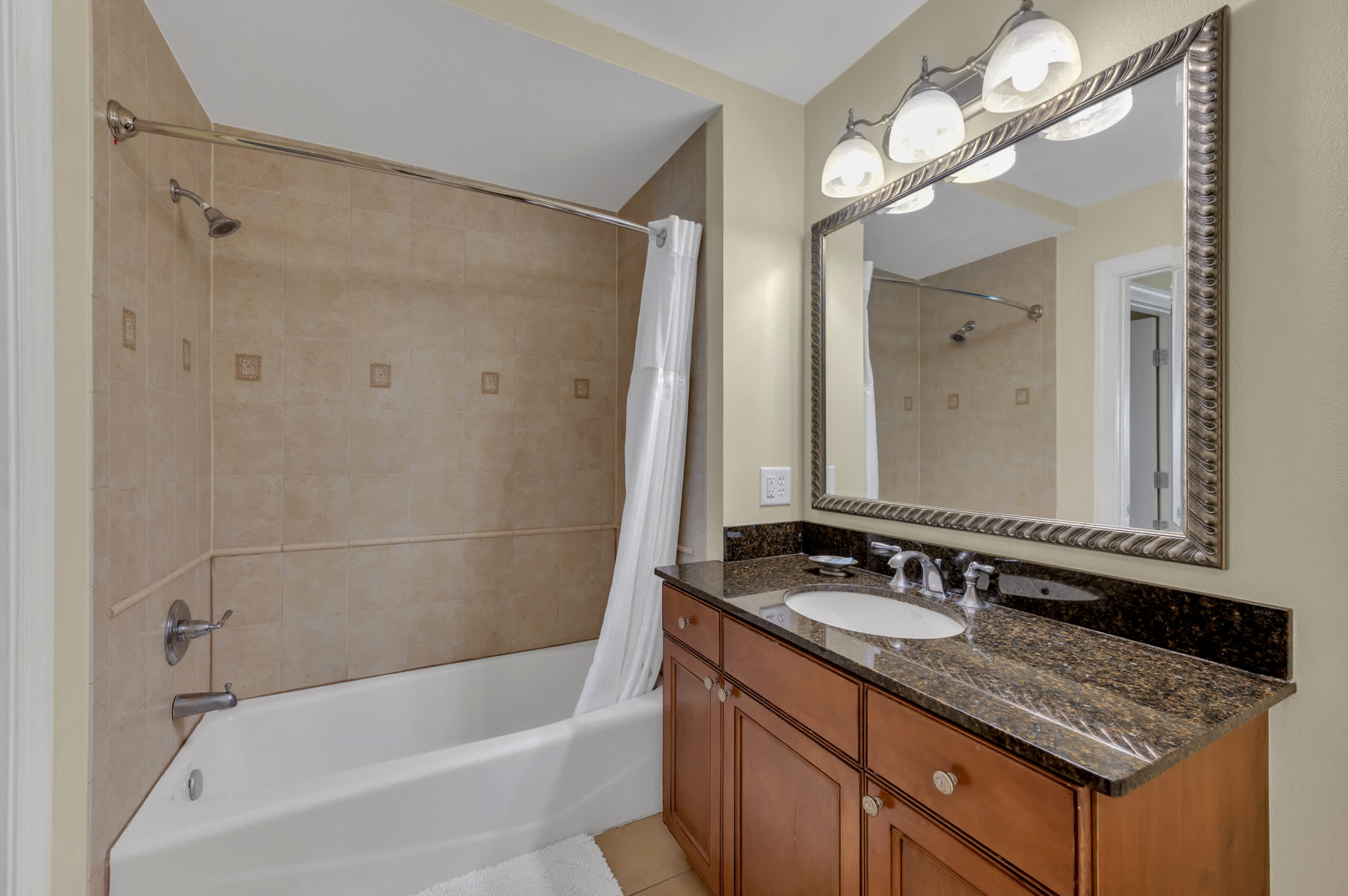 Golf Course, Pool, Covered Patio! 6MI to Disney