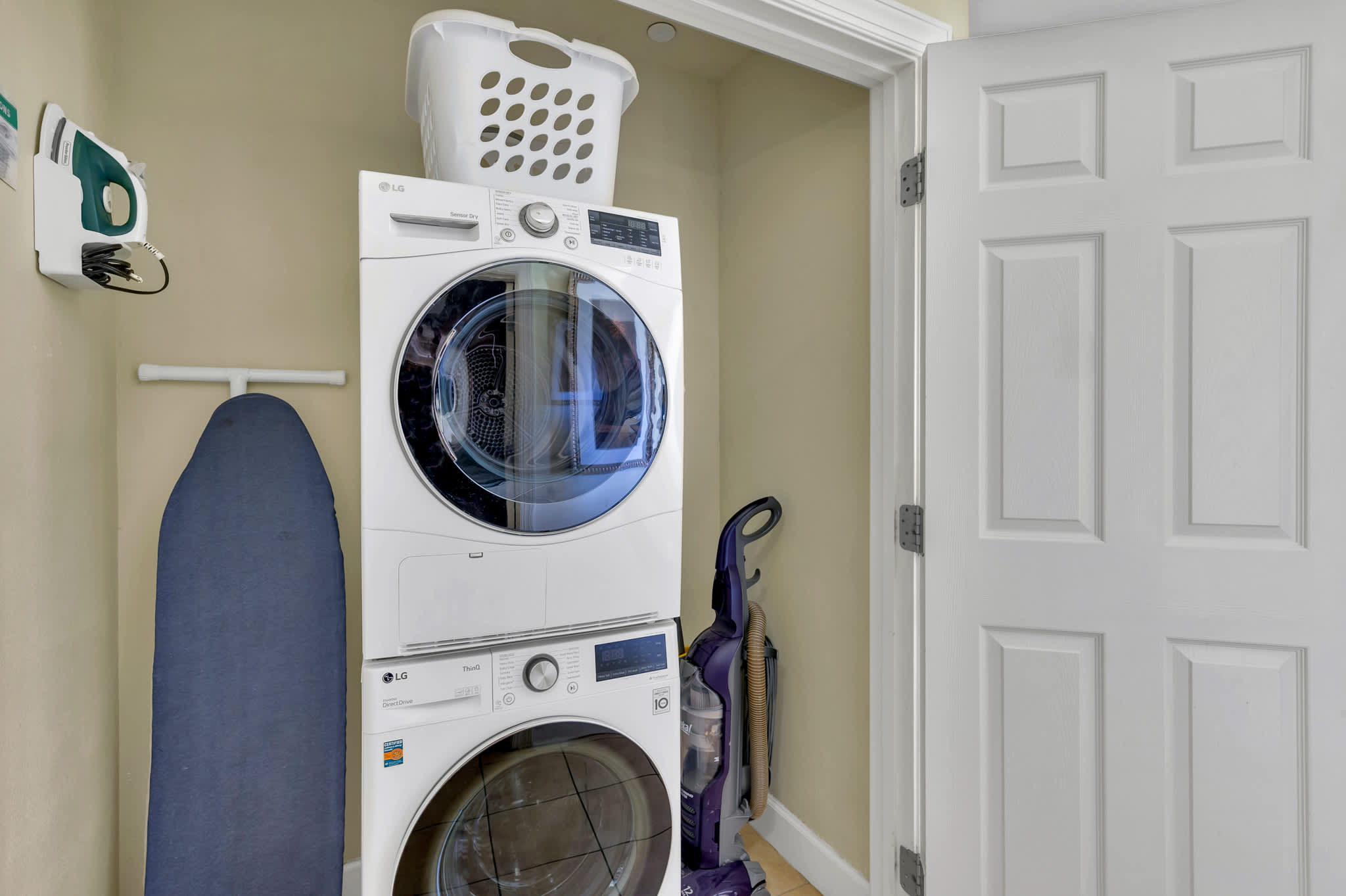 Golf Course, Pool, Covered Patio! 6MI to Disney