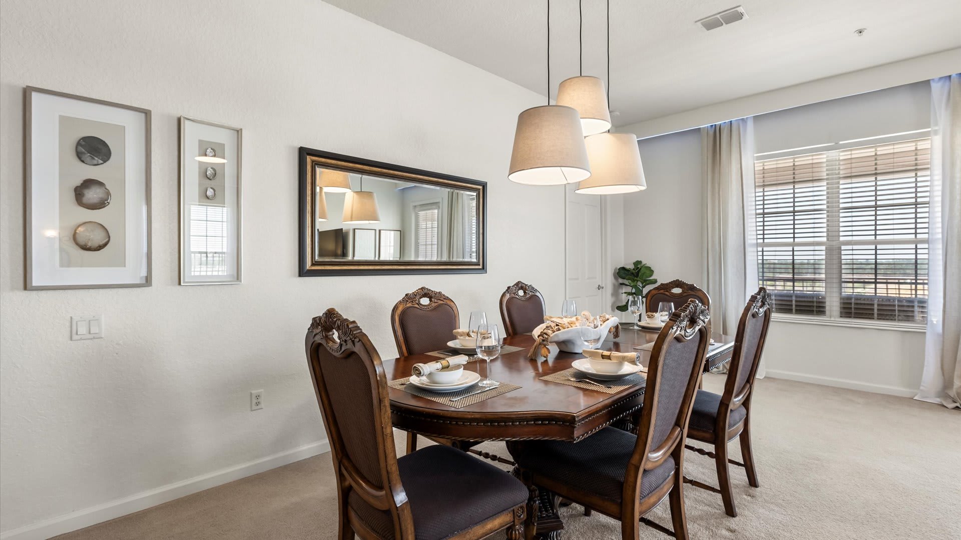 Intimate Dining area for 6 guests