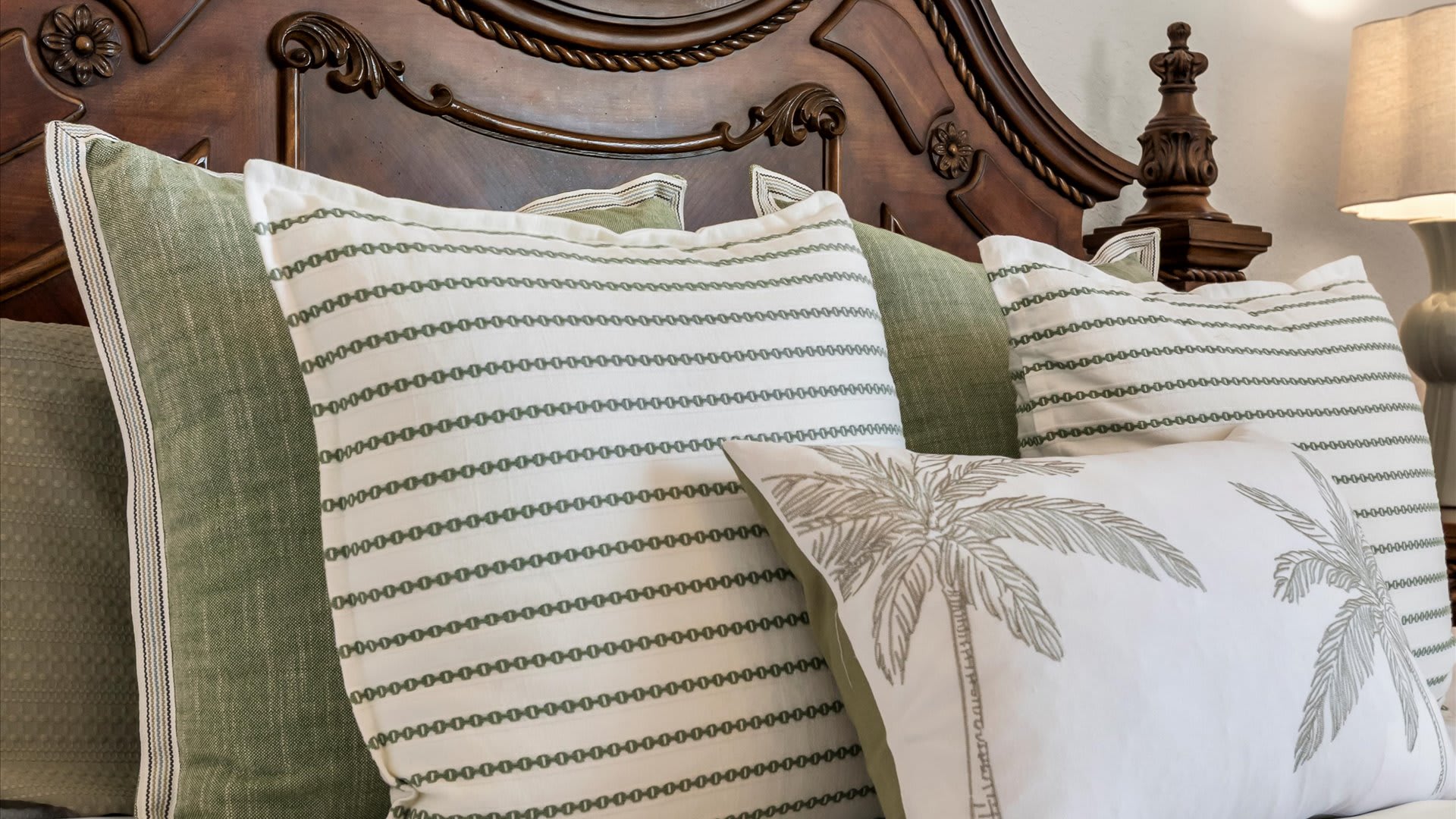 King bedroom with fluffy pillows