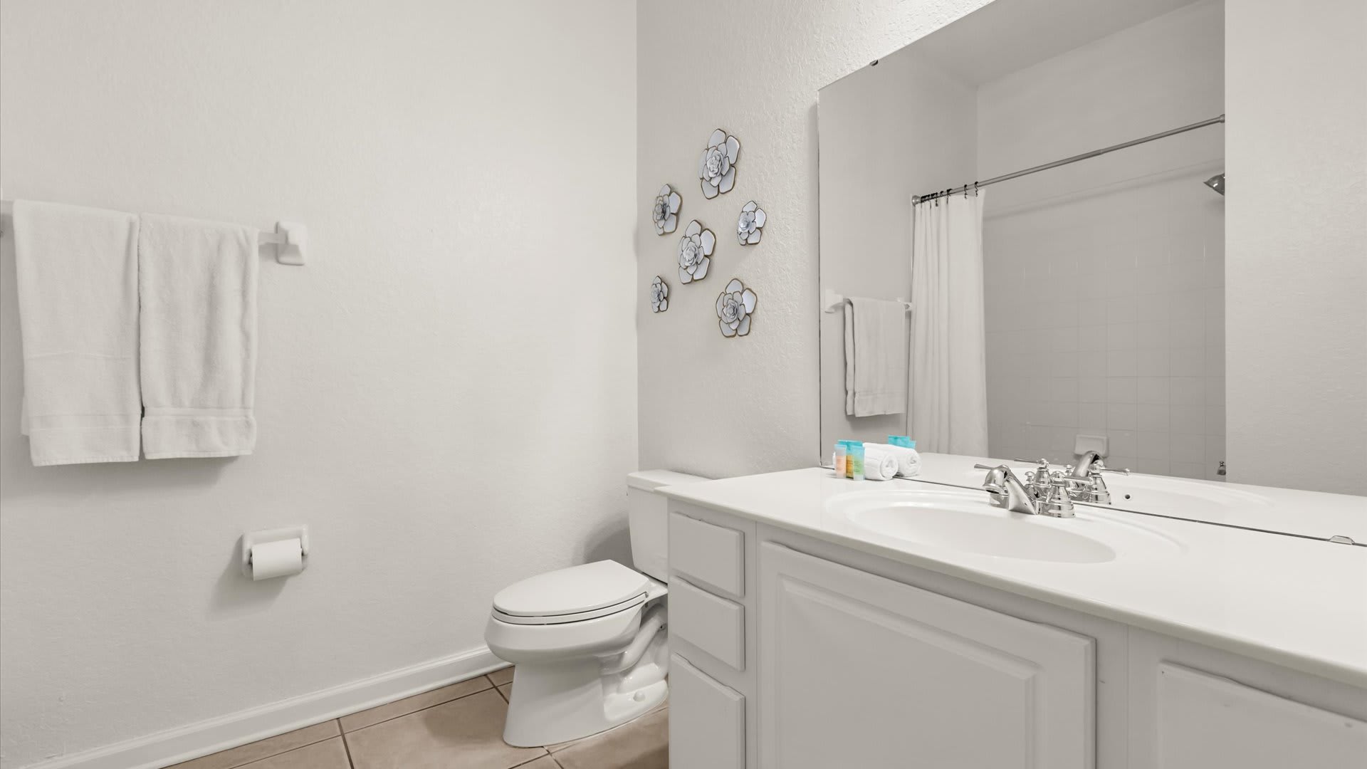 Ensuite Bathroom with combined bathtub and shower