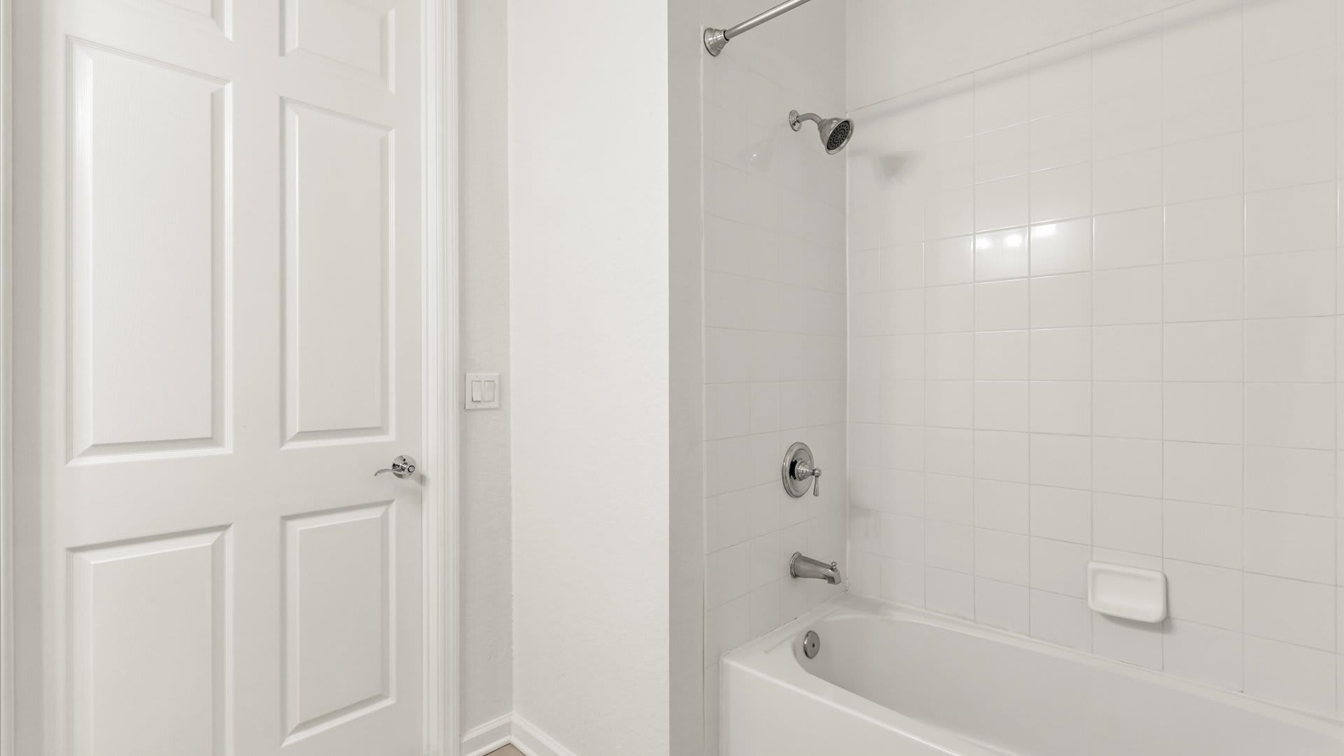 Ensuite Bathroom with combined bathtub and shower