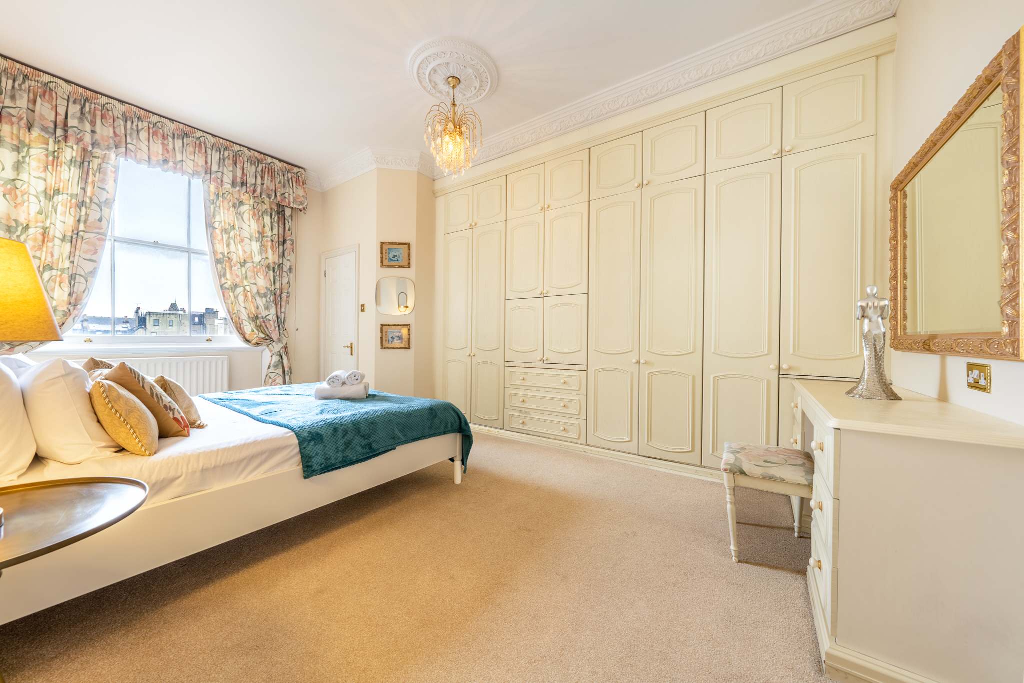 2B Apartment next to Natural History Museum in Cromwell Road SW7 2ED - Property image 6 - VivreStays