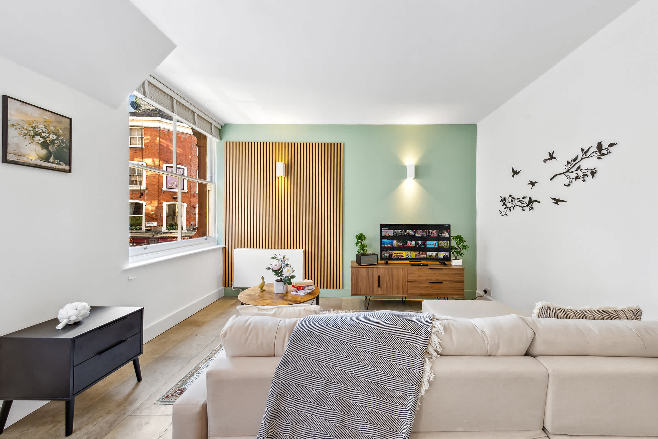 View Modern apartment Farrindgon in Berry Street 6 EC1V 0AU Modern apartment Farrindgon in Berry Street 6 EC1V 0AU - Property image 9 - VivreStays
