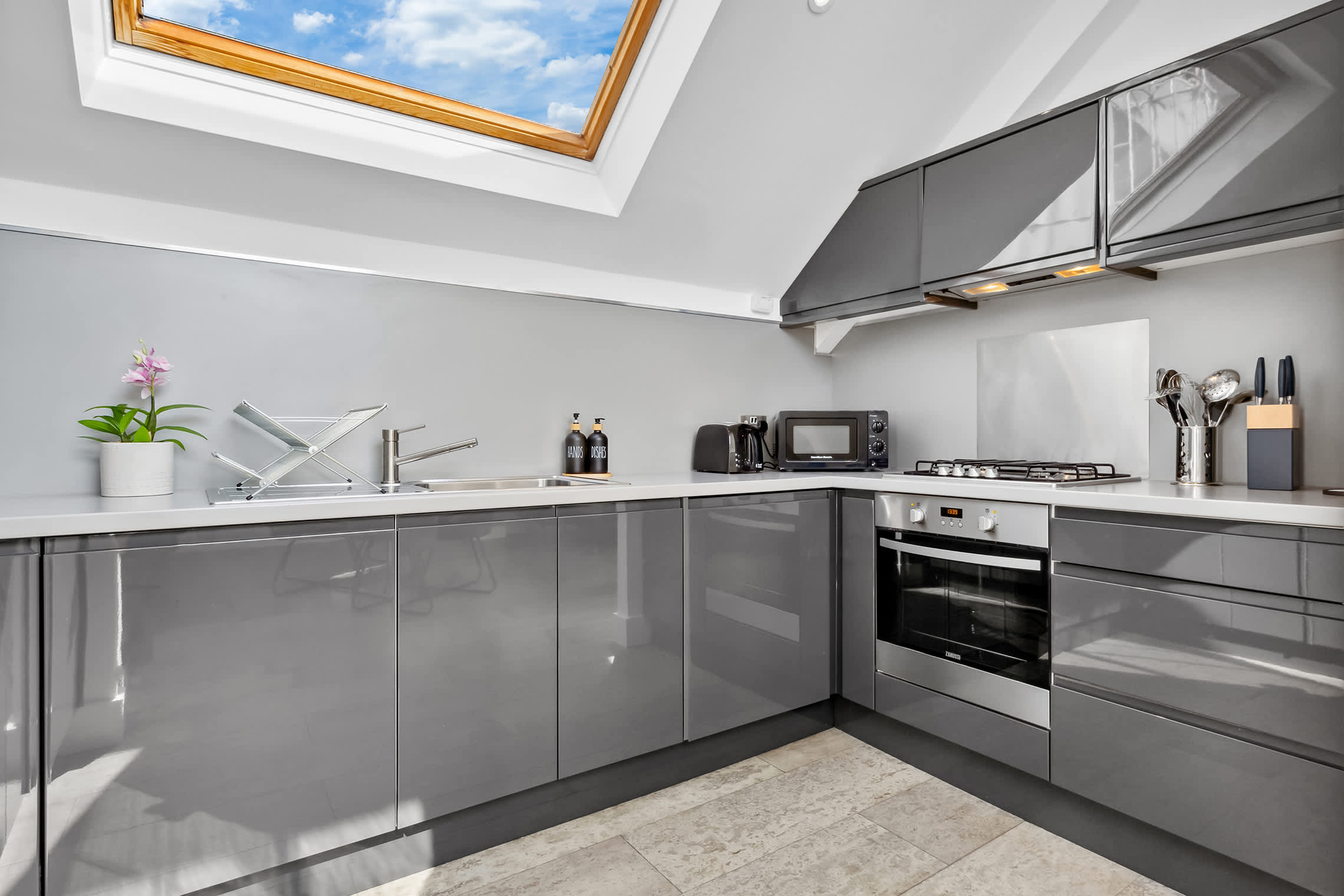 Luxe Farringdon Apartments By Stay Smart in Great Sutton Street 46-47 EC1V 0DE - Property image 17 - VivreStays