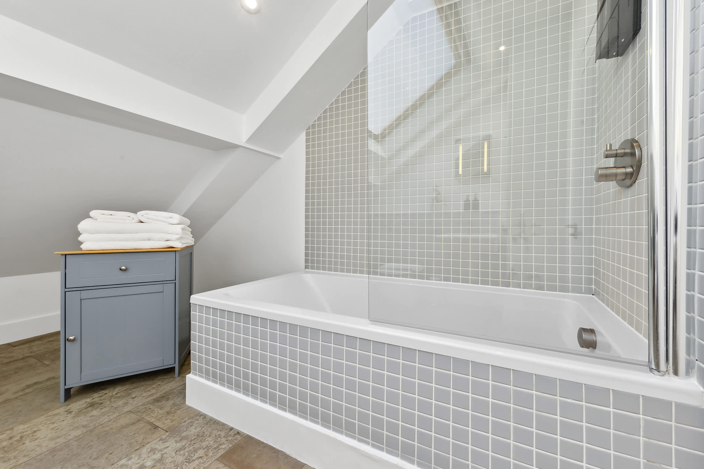 Luxe Farringdon Apartments By Stay Smart in Great Sutton Street 46-47 EC1V 0DE - Property image 24 - VivreStays