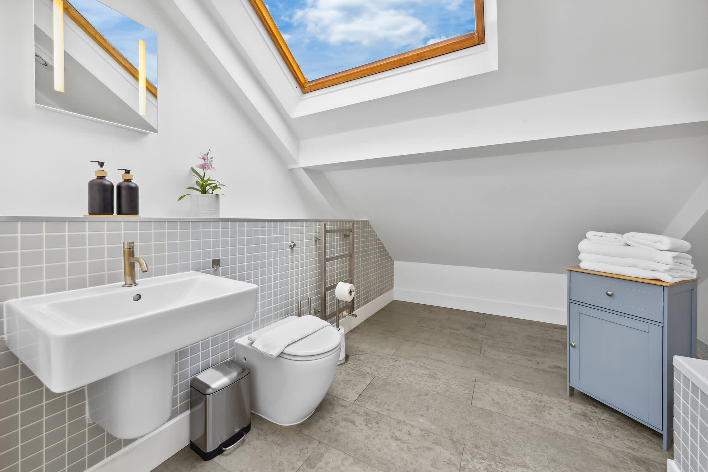 Luxe Farringdon Apartments By Stay Smart in Great Sutton Street 46-47 EC1V 0DE - Property image 23 - VivreStays